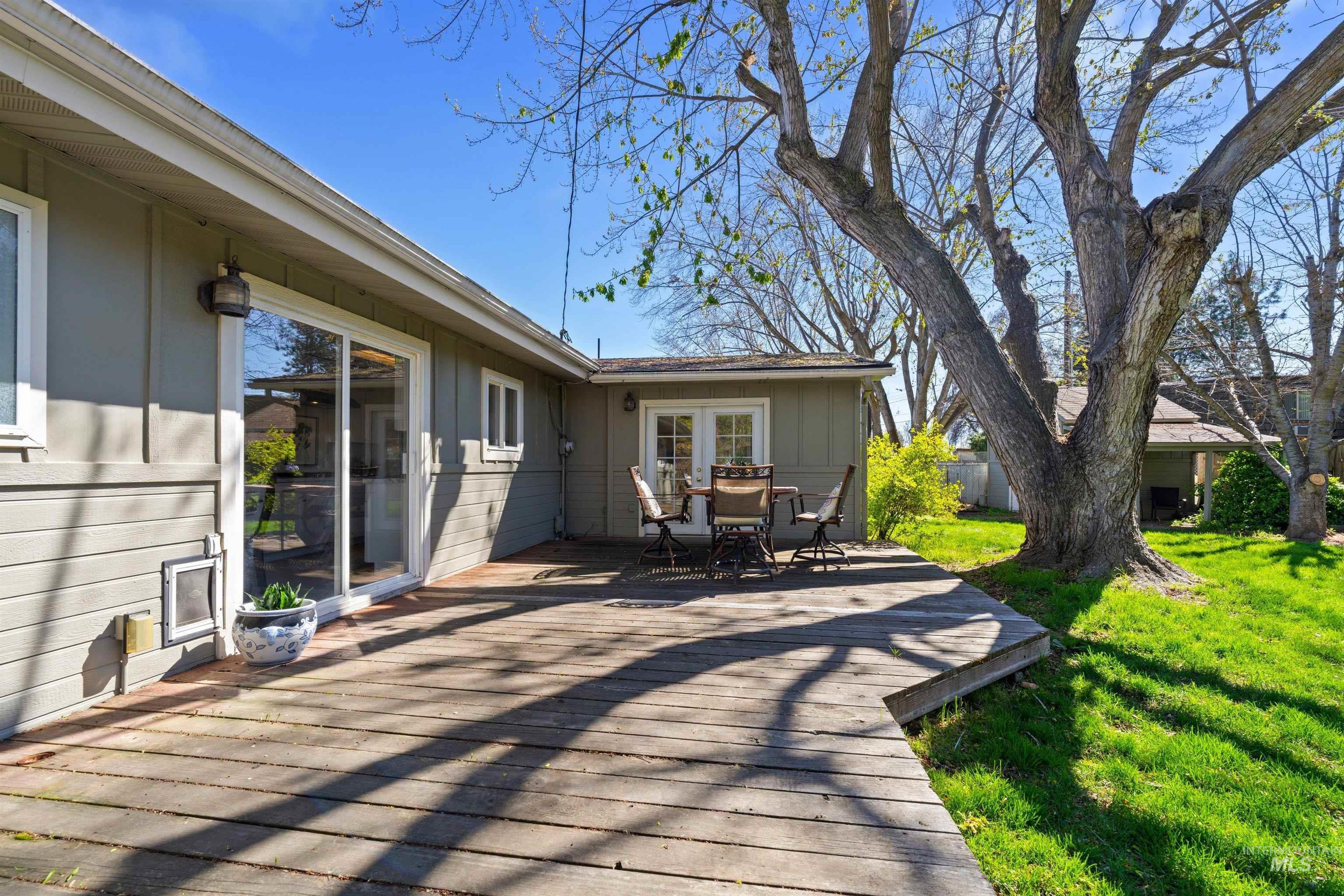 2619 N Grandee Street, Boise, Idaho 83704, 5 Bedrooms, 3 Bathrooms, Residential For Sale, Price $575,000,MLS 98983355