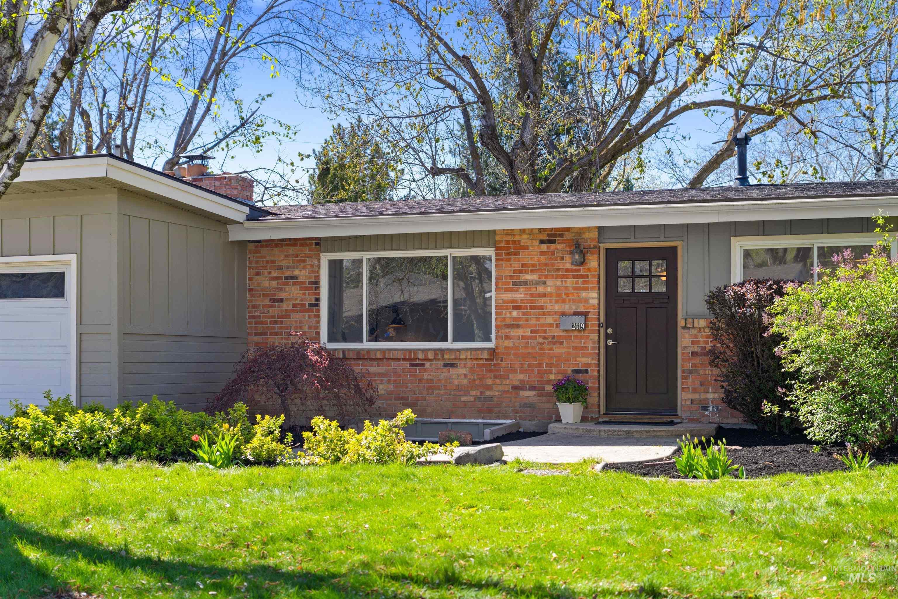 2619 N Grandee Street, Boise, Idaho 83704, 5 Bedrooms, 3 Bathrooms, Residential For Sale, Price $575,000,MLS 98983355