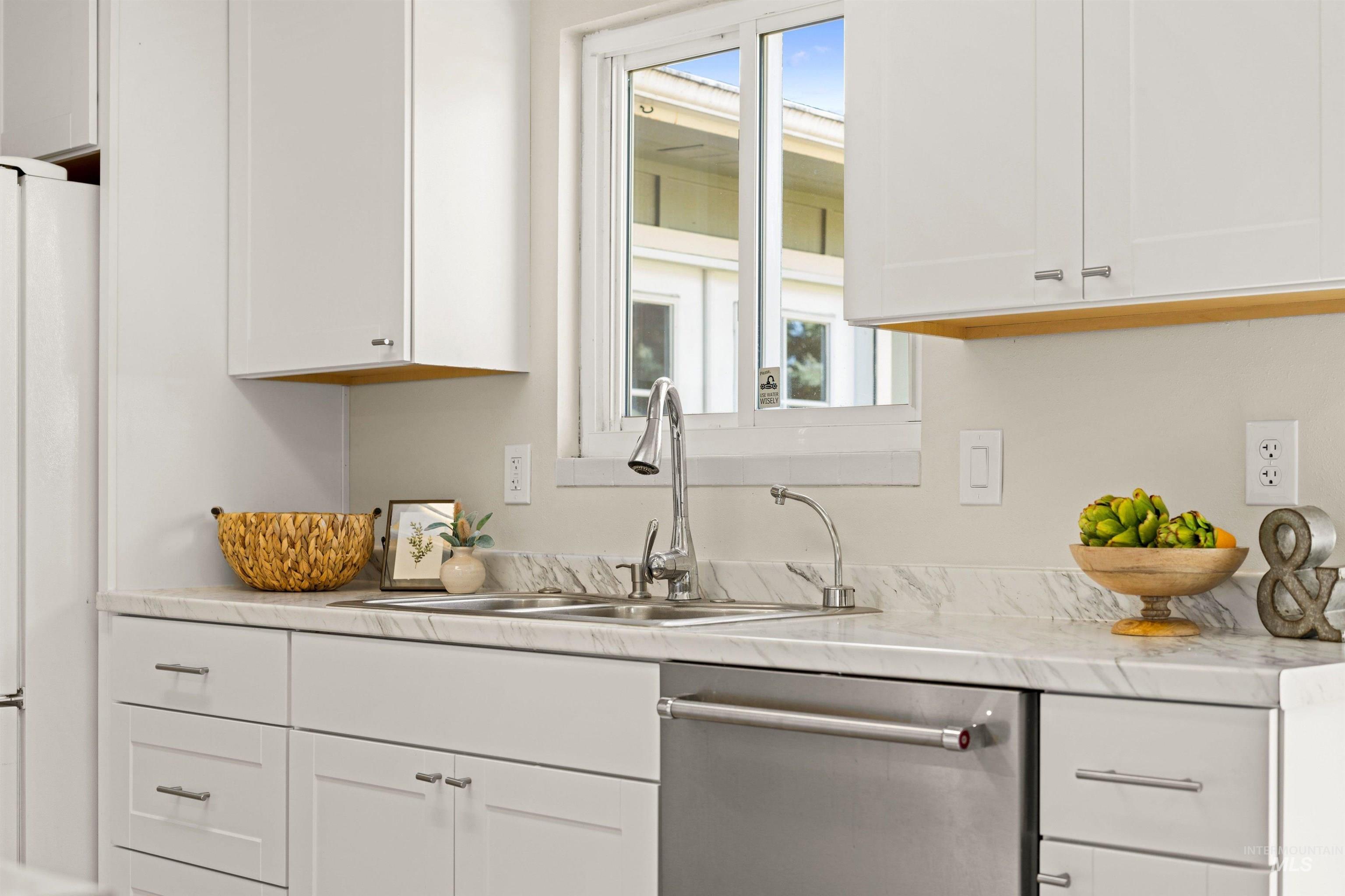 2619 N Grandee Street, Boise, Idaho 83704, 5 Bedrooms, 3 Bathrooms, Residential For Sale, Price $575,000,MLS 98983355