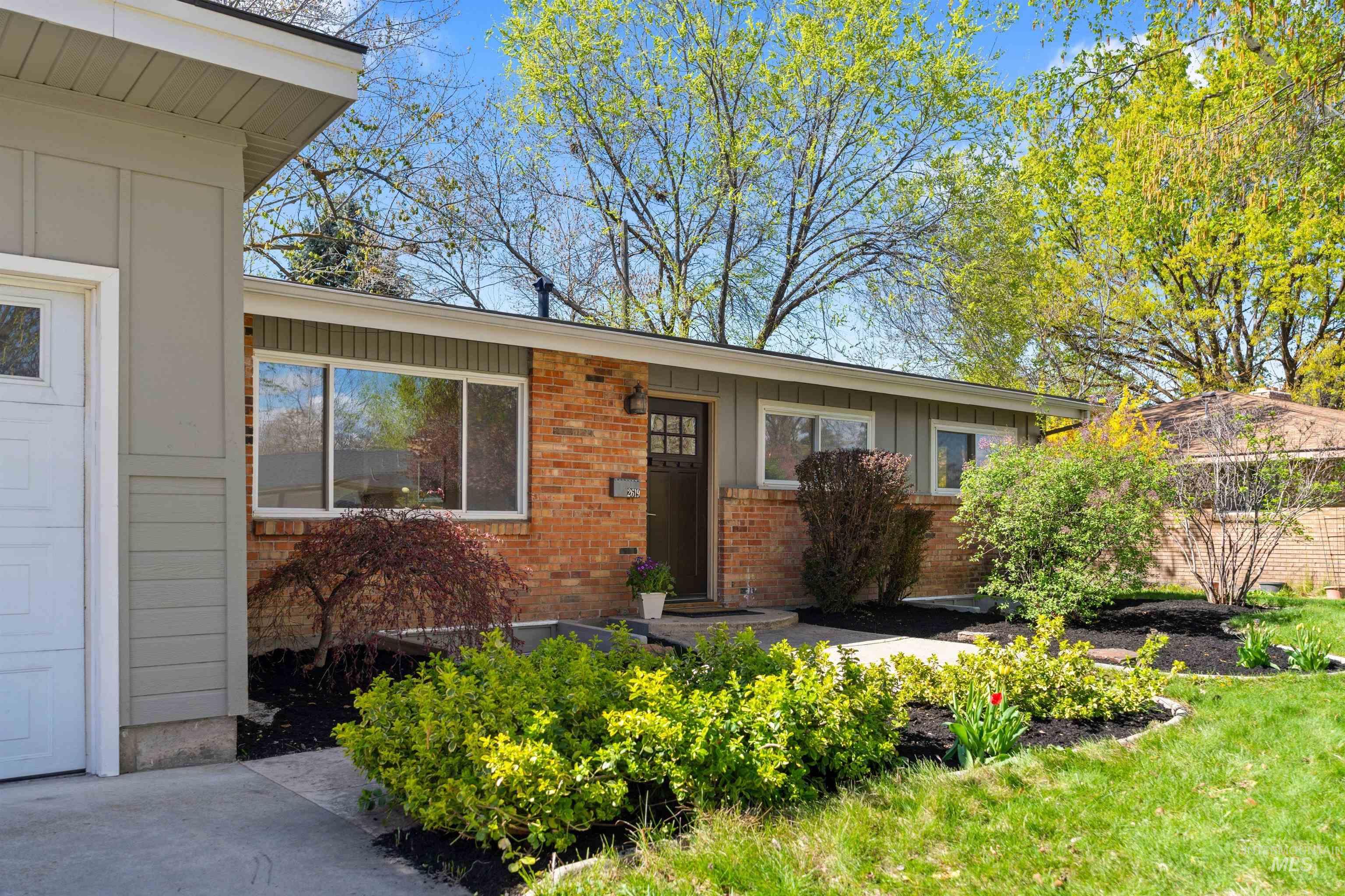 2619 N Grandee Street, Boise, Idaho 83704, 5 Bedrooms, 3 Bathrooms, Residential For Sale, Price $575,000,MLS 98983355