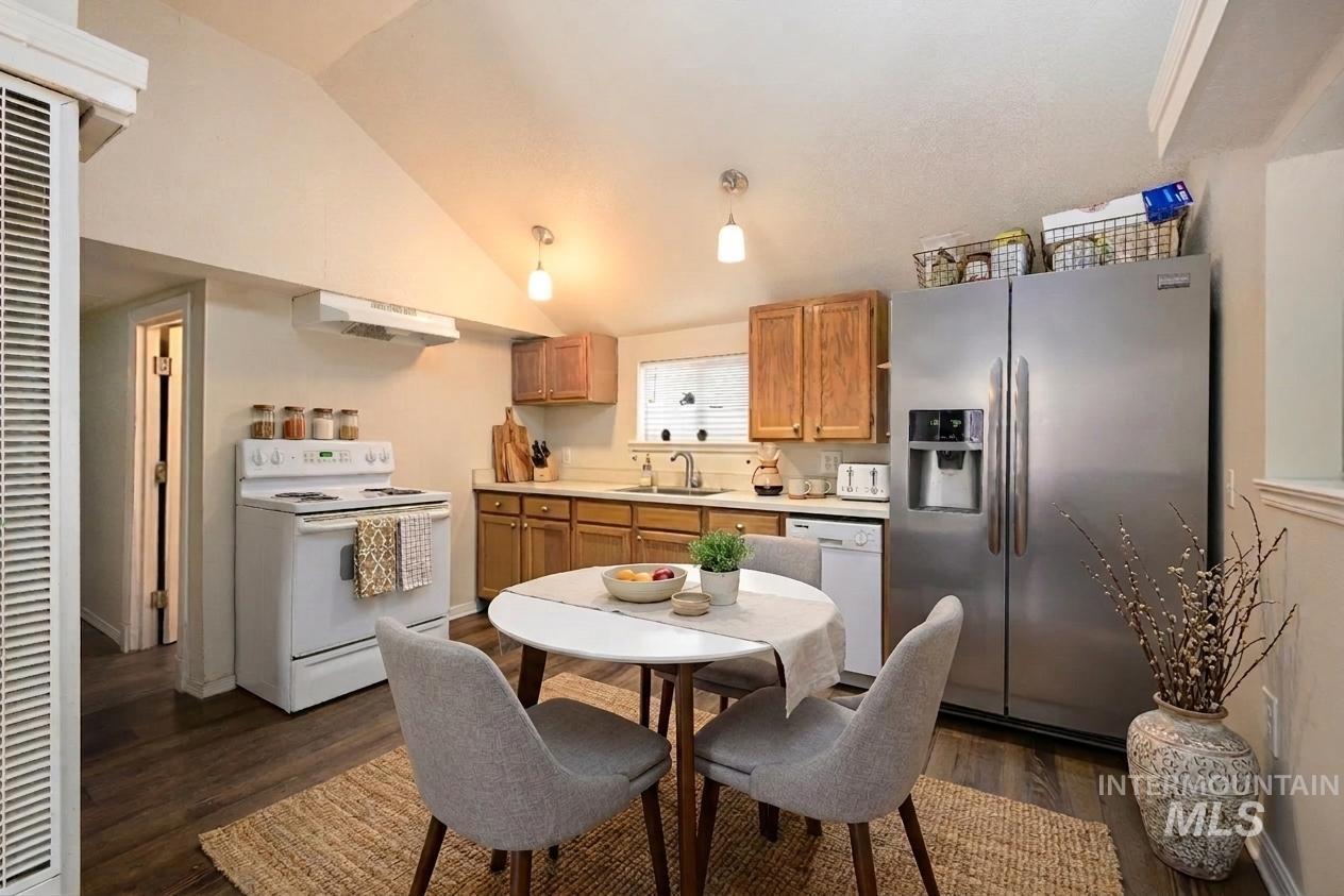 516 18th Ave N, Nampa, Idaho 83687, 3 Bedrooms, 1 Bathroom, Residential Income For Sale, Price $425,000,MLS 98983357