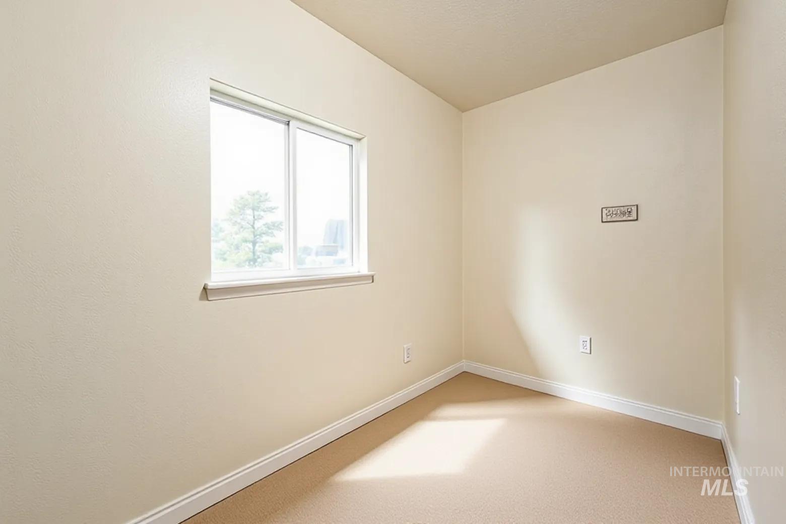 516 18th Ave N, Nampa, Idaho 83687, 3 Bedrooms, 1 Bathroom, Residential Income For Sale, Price $425,000,MLS 98983357