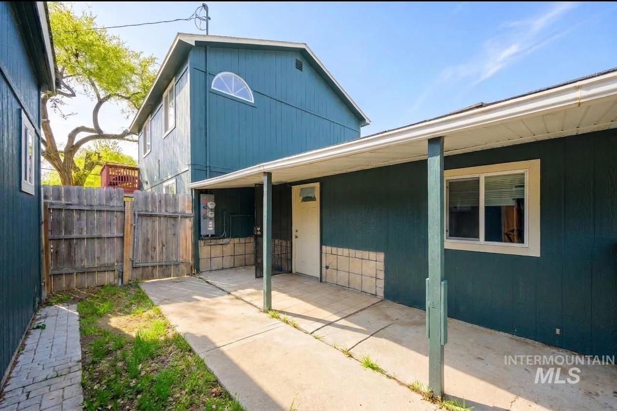 516 18th Ave N, Nampa, Idaho 83687, 3 Bedrooms, 1 Bathroom, Residential Income For Sale, Price $425,000,MLS 98983357