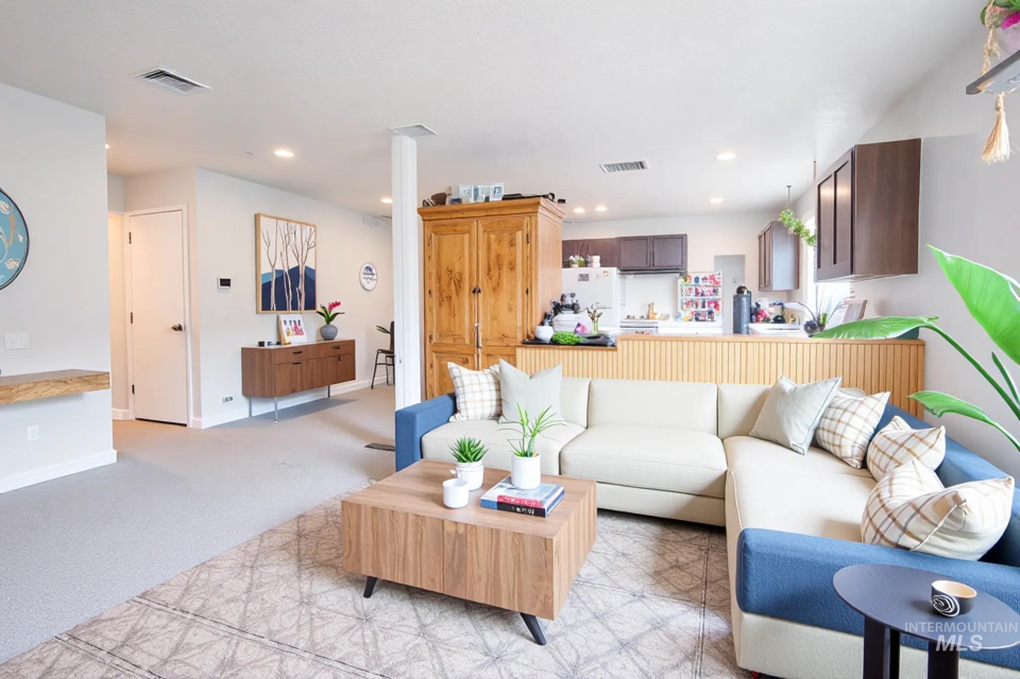 516 18th Ave N, Nampa, Idaho 83687, 3 Bedrooms, 1 Bathroom, Residential Income For Sale, Price $425,000,MLS 98983357