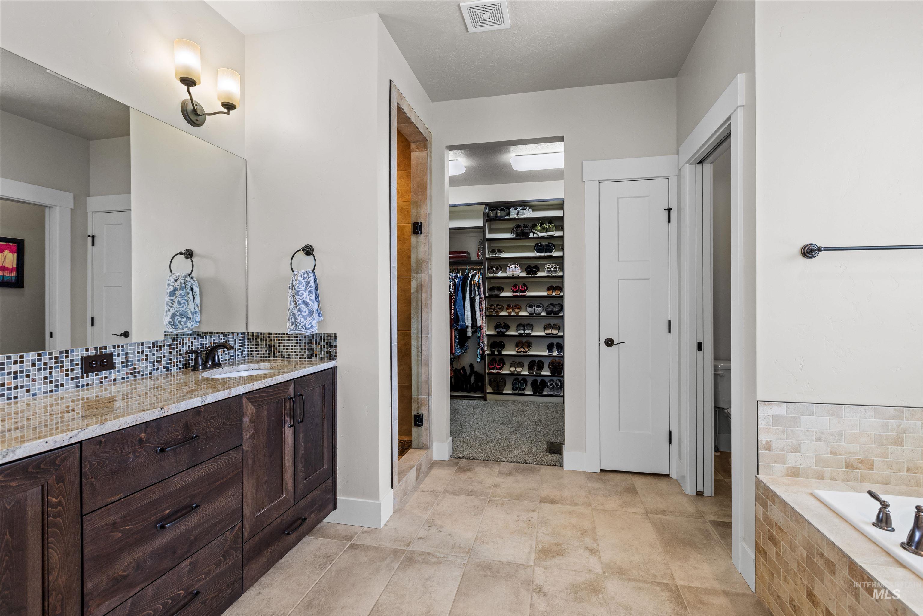 8509 Silverwood Way, Middleton, Idaho 83644, 3 Bedrooms, 2 Bathrooms, Residential For Sale, Price $934,900, 98983358