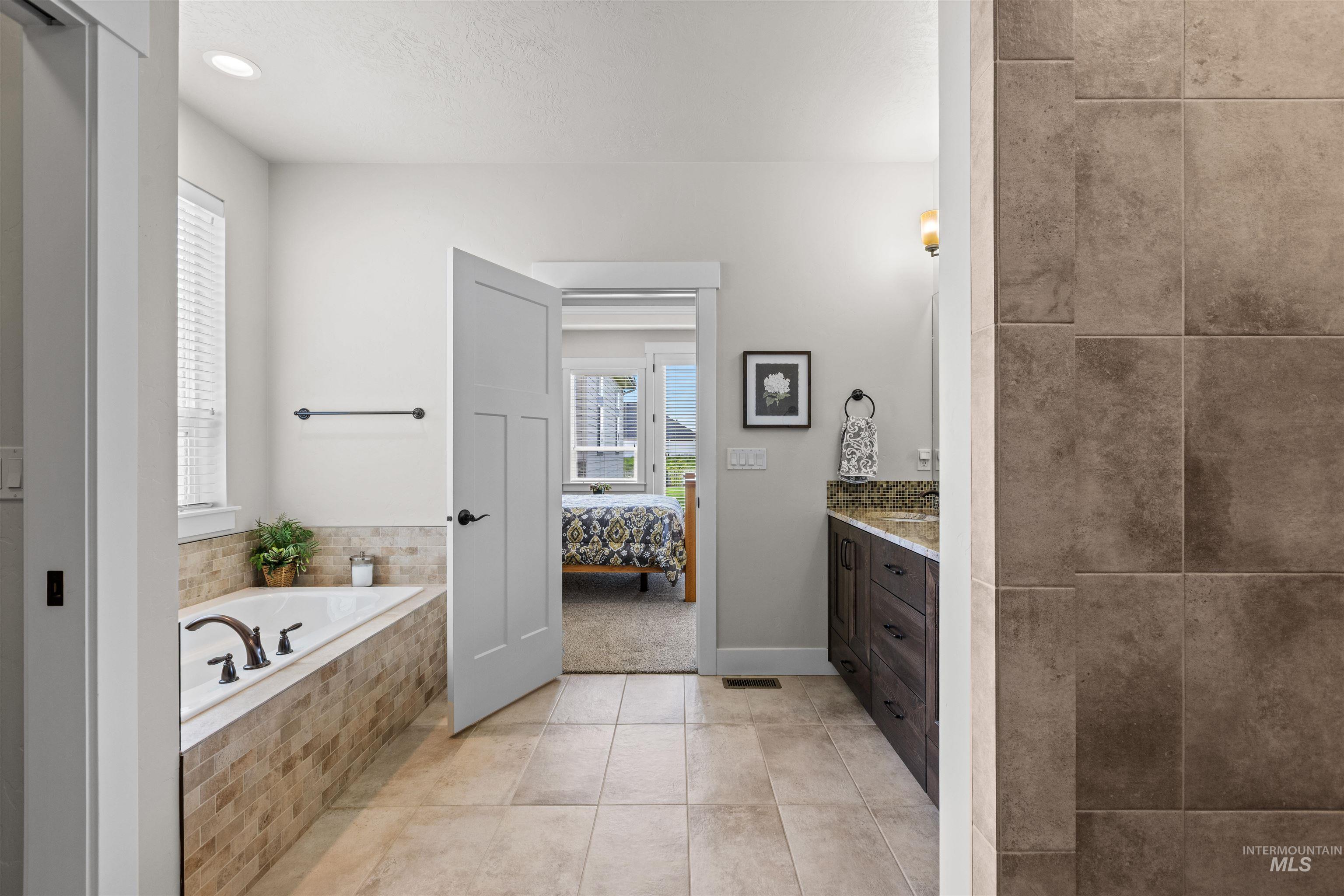 8509 Silverwood Way, Middleton, Idaho 83644, 3 Bedrooms, 2 Bathrooms, Residential For Sale, Price $934,900, 98983358