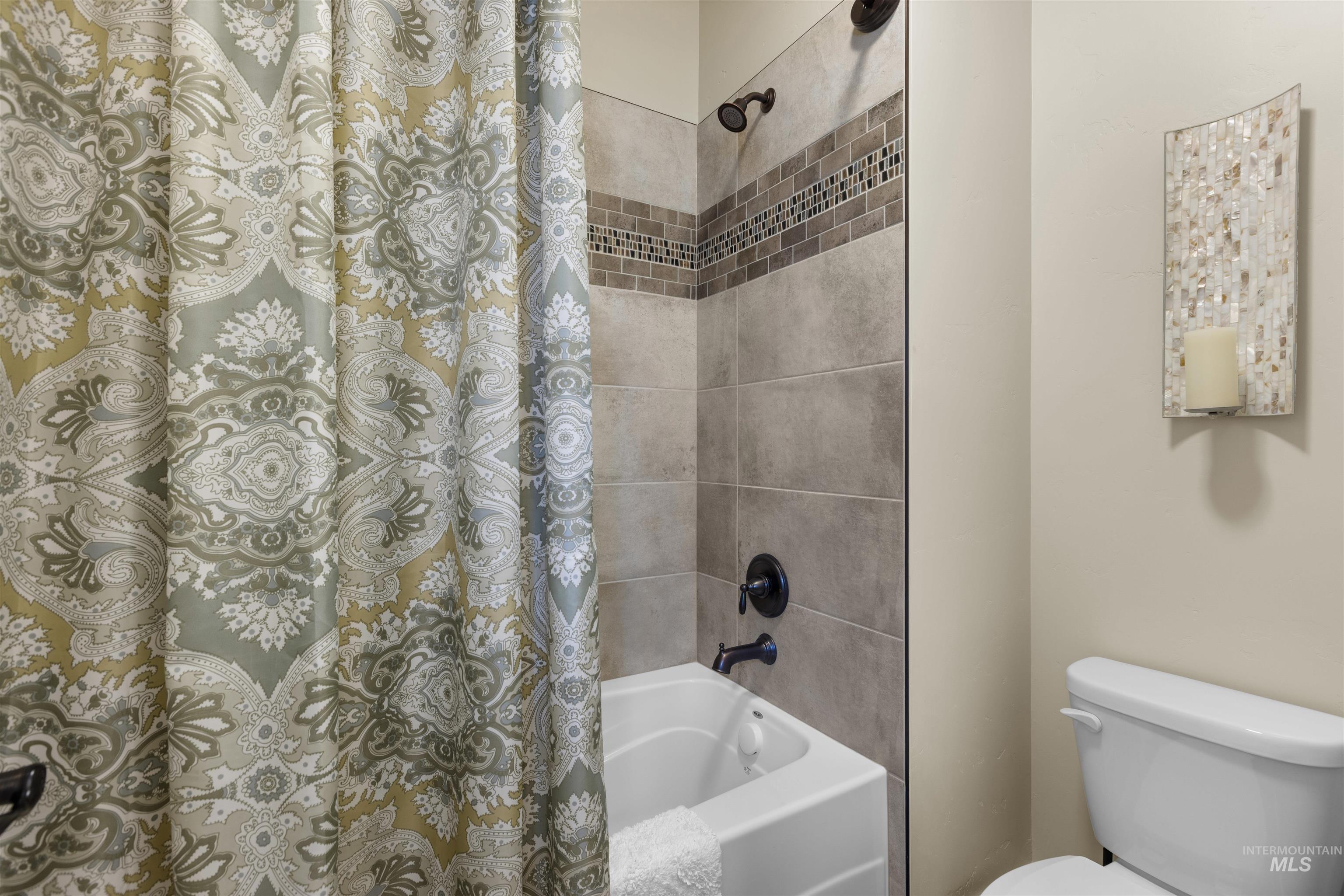 8509 Silverwood Way, Middleton, Idaho 83644, 3 Bedrooms, 2 Bathrooms, Residential For Sale, Price $934,900, 98983358