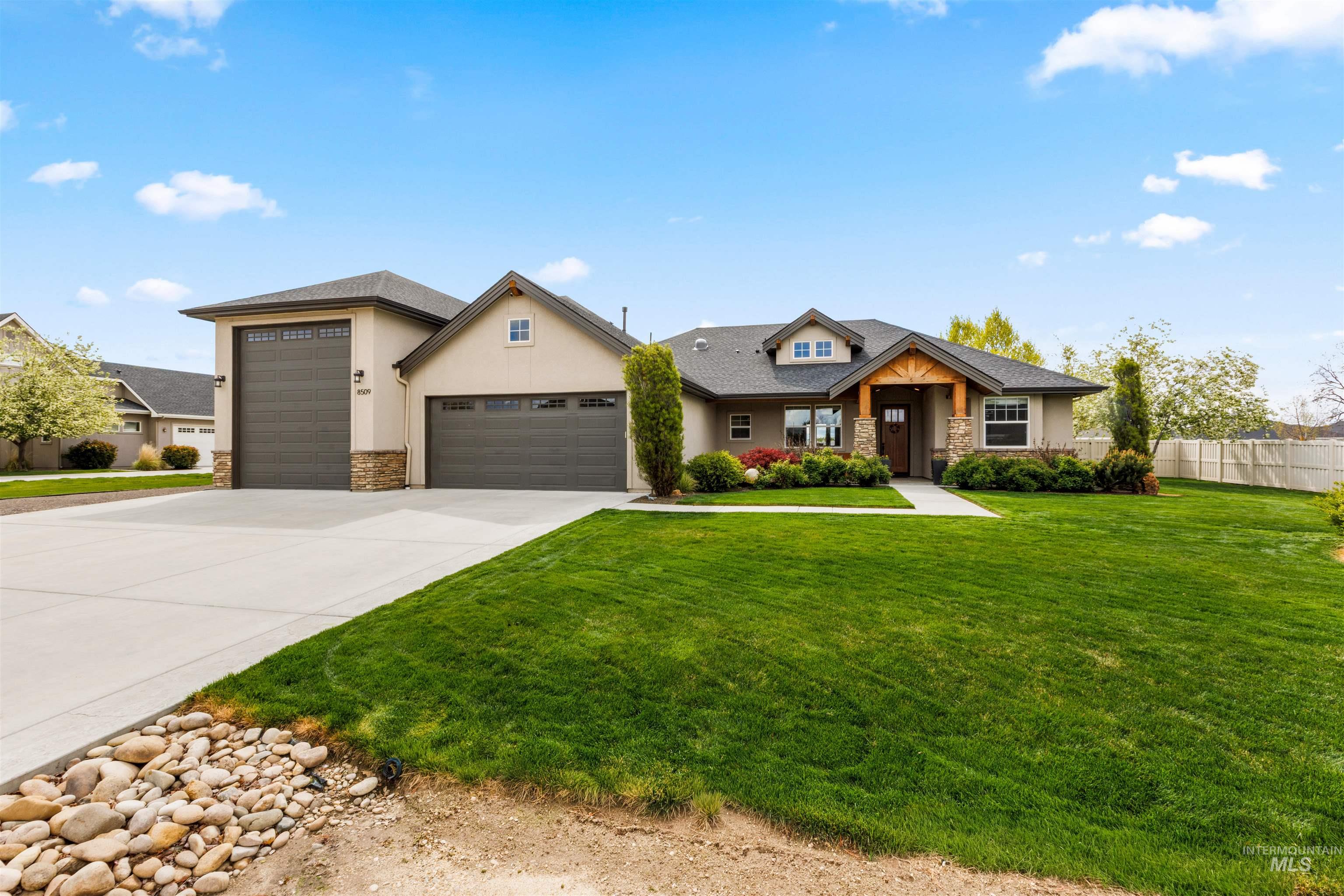 8509 Silverwood Way, Middleton, Idaho 83644, 3 Bedrooms, 2 Bathrooms, Residential For Sale, Price $934,900, 98983358