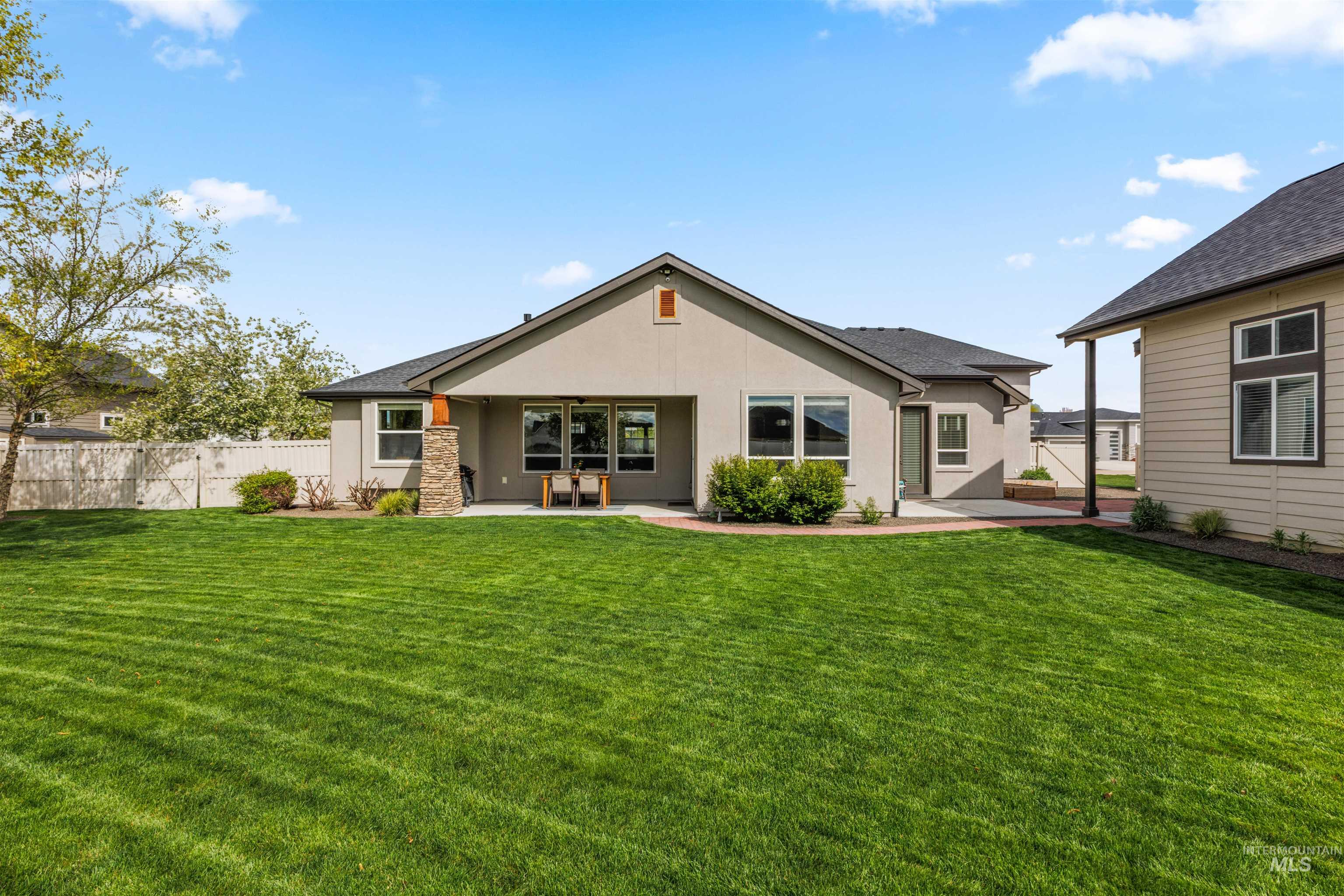 8509 Silverwood Way, Middleton, Idaho 83644, 3 Bedrooms, 2 Bathrooms, Residential For Sale, Price $934,900, 98983358