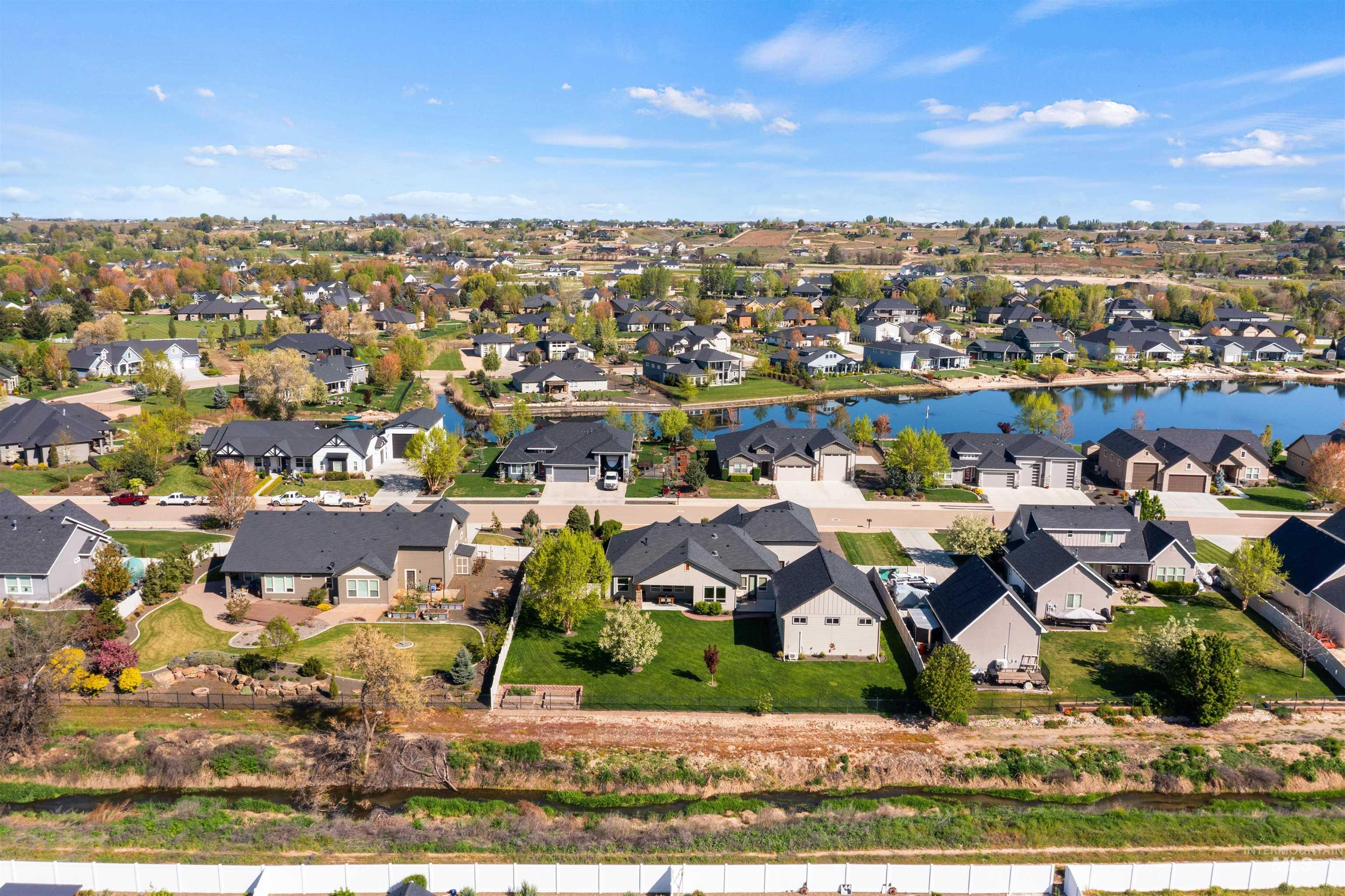 8509 Silverwood Way, Middleton, Idaho 83644, 3 Bedrooms, 2 Bathrooms, Residential For Sale, Price $934,900, 98983358