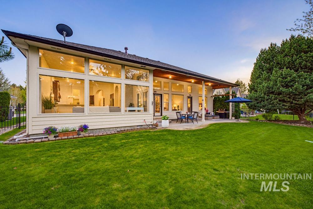 326 W River Trail Dr, Eagle, Idaho 83616, 3 Bedrooms, 2.5 Bathrooms, Residential For Sale, Price $1,050,000, 98983361