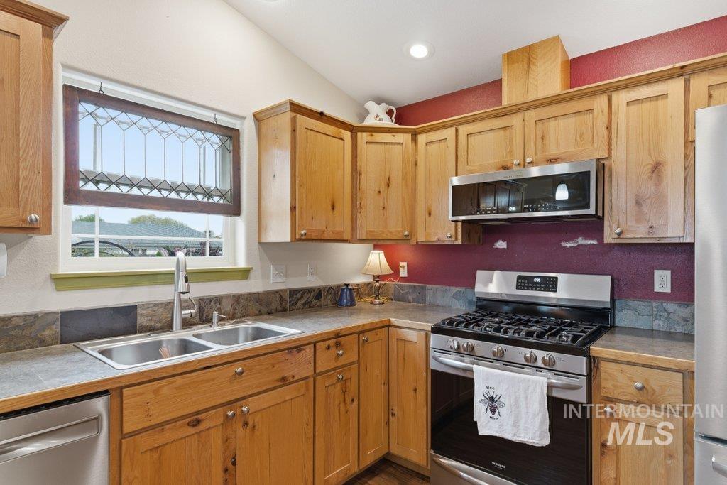 1420 Airway Ave, Lewiston, Idaho 83501, 4 Bedrooms, 2 Bathrooms, Residential For Sale, Price $435,000,MLS 98983363