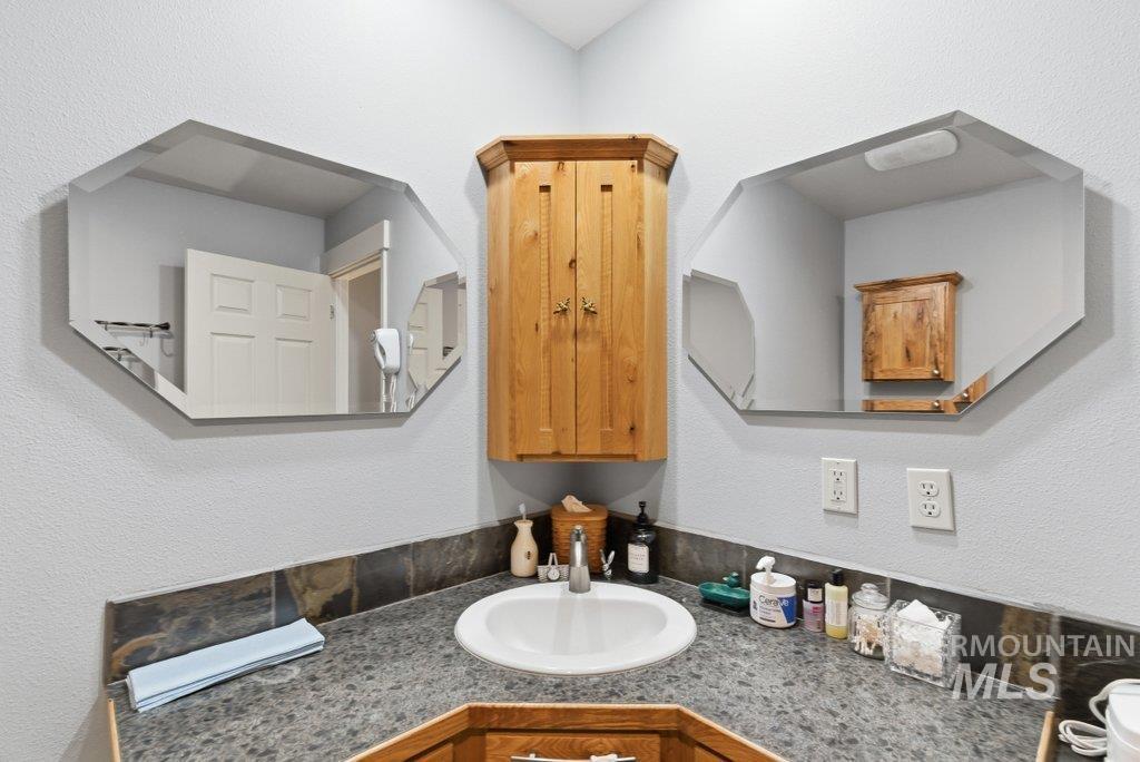 1420 Airway Ave, Lewiston, Idaho 83501, 4 Bedrooms, 2 Bathrooms, Residential For Sale, Price $435,000,MLS 98983363