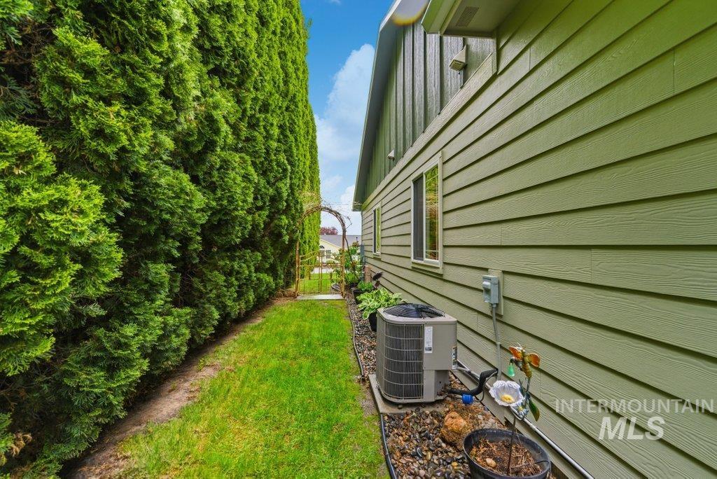 1420 Airway Ave, Lewiston, Idaho 83501, 4 Bedrooms, 2 Bathrooms, Residential For Sale, Price $435,000,MLS 98983363