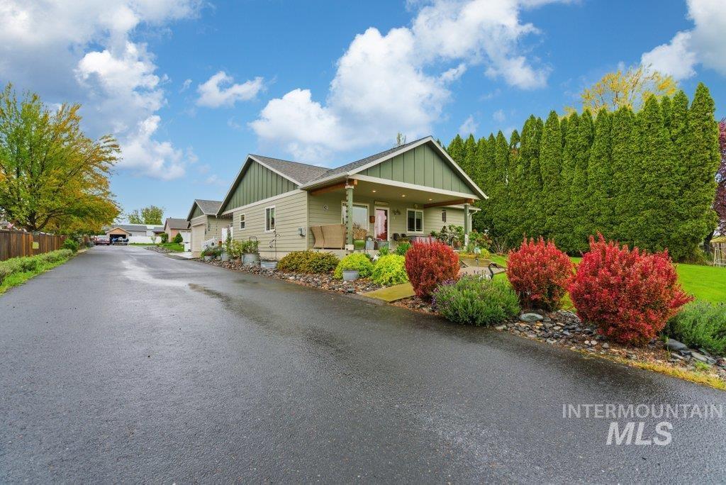 1420 Airway Ave, Lewiston, Idaho 83501, 4 Bedrooms, 2 Bathrooms, Residential For Sale, Price $435,000,MLS 98983363