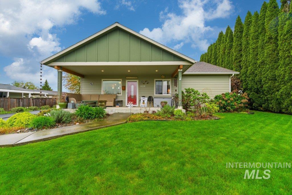 1420 Airway Ave, Lewiston, Idaho 83501, 4 Bedrooms, 2 Bathrooms, Residential For Sale, Price $435,000,MLS 98983363
