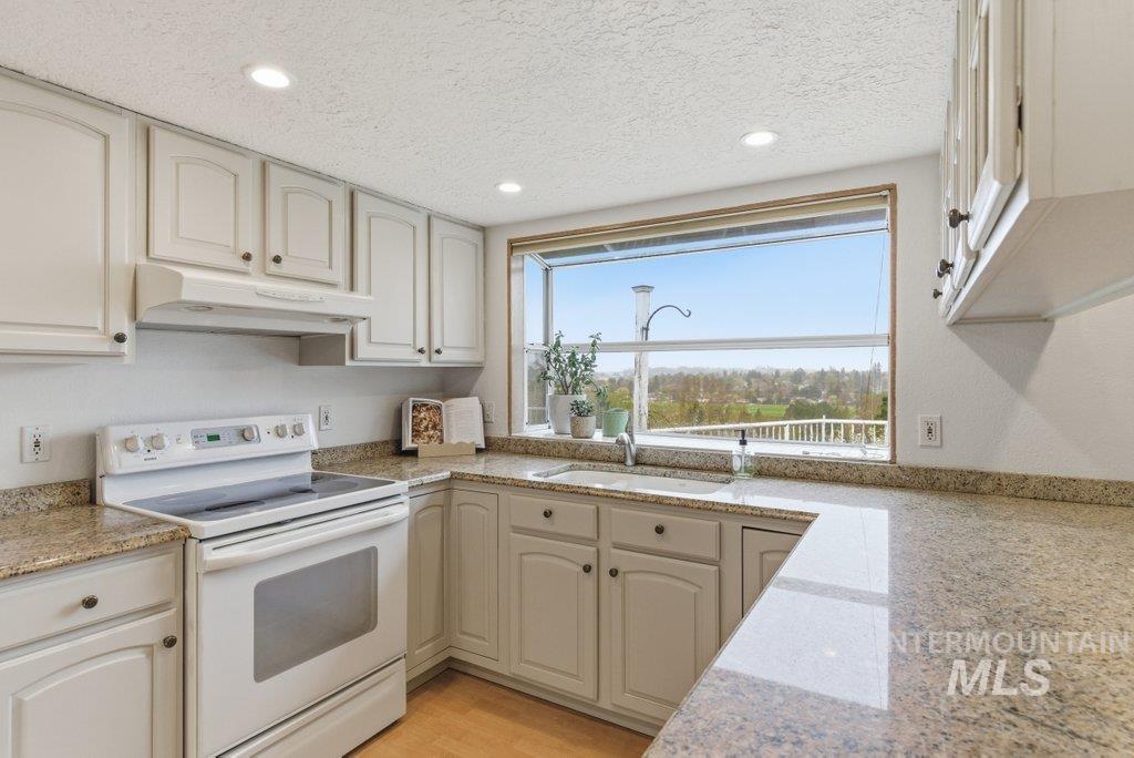 707 Hathaway St, Moscow, Idaho 83843, 4 Bedrooms, 3.5 Bathrooms, Residential For Sale, Price $525,000, 98983366