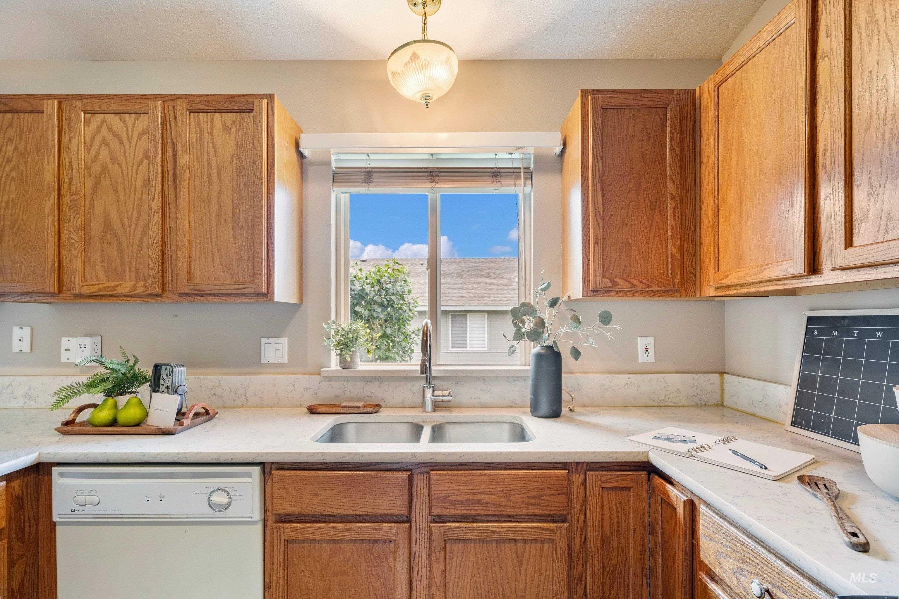 819 N Bristol Street, Nampa, Idaho 83651, 3 Bedrooms, 2 Bathrooms, Residential For Sale, Price $314,000,MLS 98983369