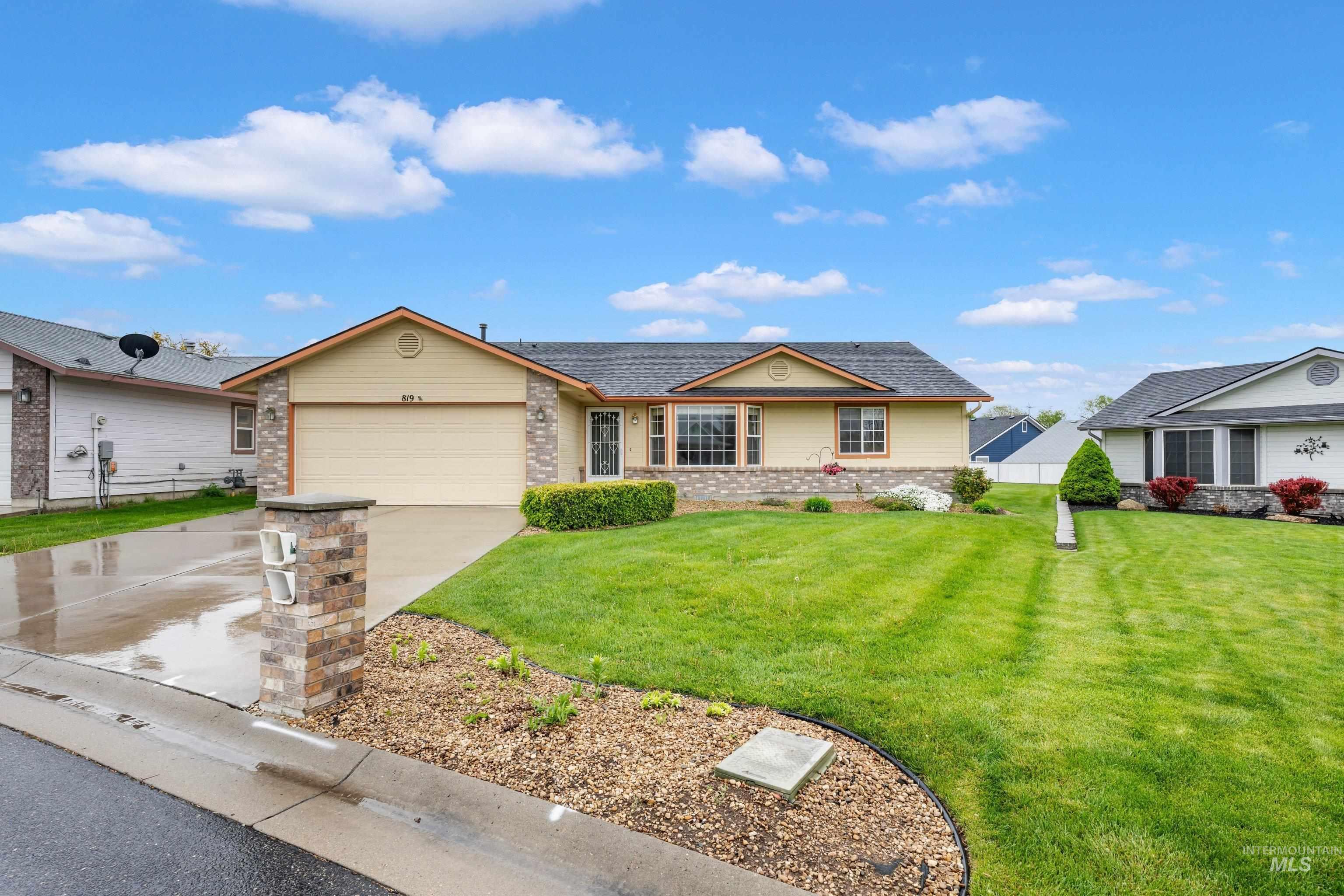 819 N Bristol Street, Nampa, Idaho 83651, 3 Bedrooms, 2 Bathrooms, Residential For Sale, Price $304,900,MLS 98983369