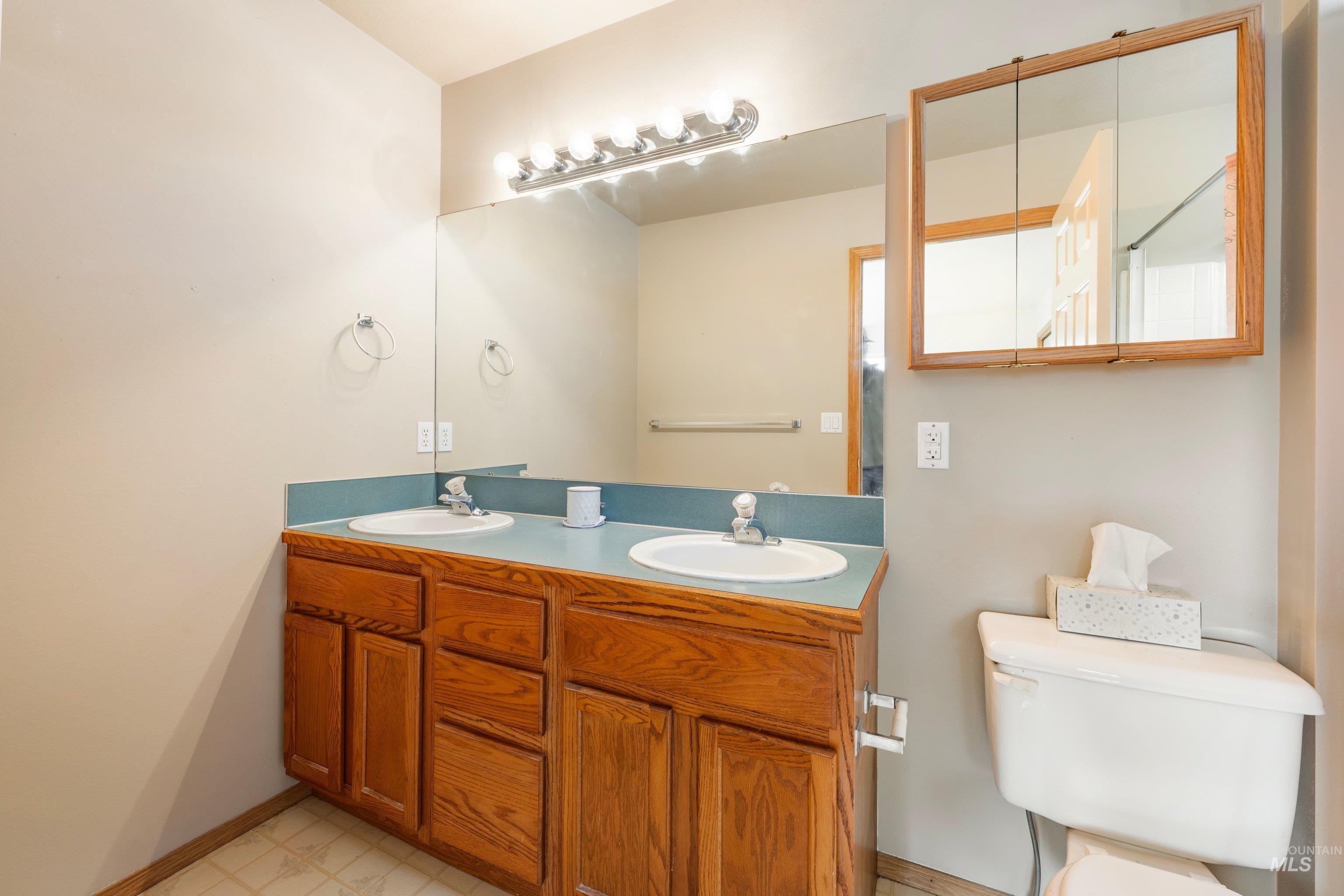 819 N Bristol Street, Nampa, Idaho 83651, 3 Bedrooms, 2 Bathrooms, Residential For Sale, Price $319,000,MLS 98983369