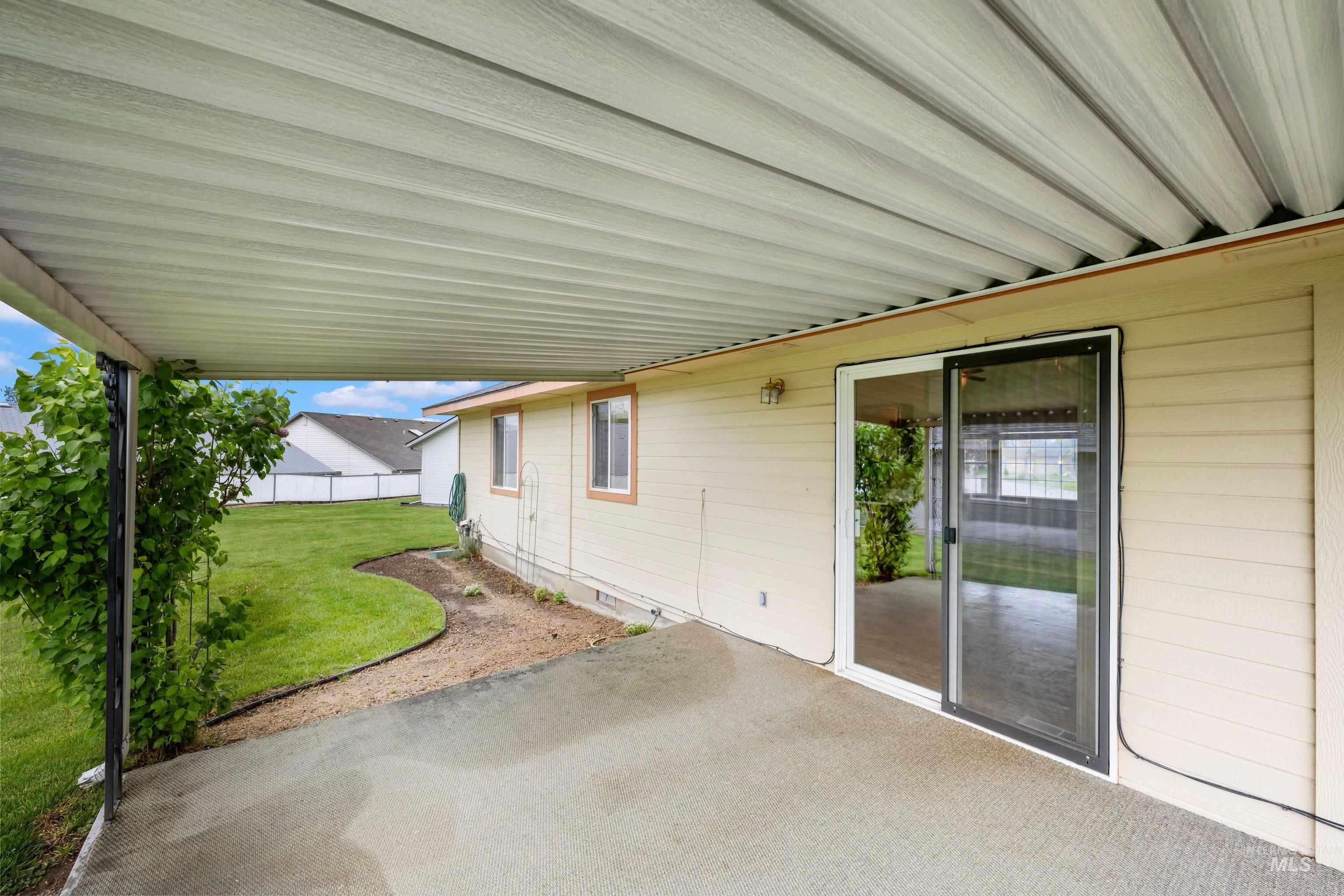 819 N Bristol Street, Nampa, Idaho 83651, 3 Bedrooms, 2 Bathrooms, Residential For Sale, Price $314,000,MLS 98983369