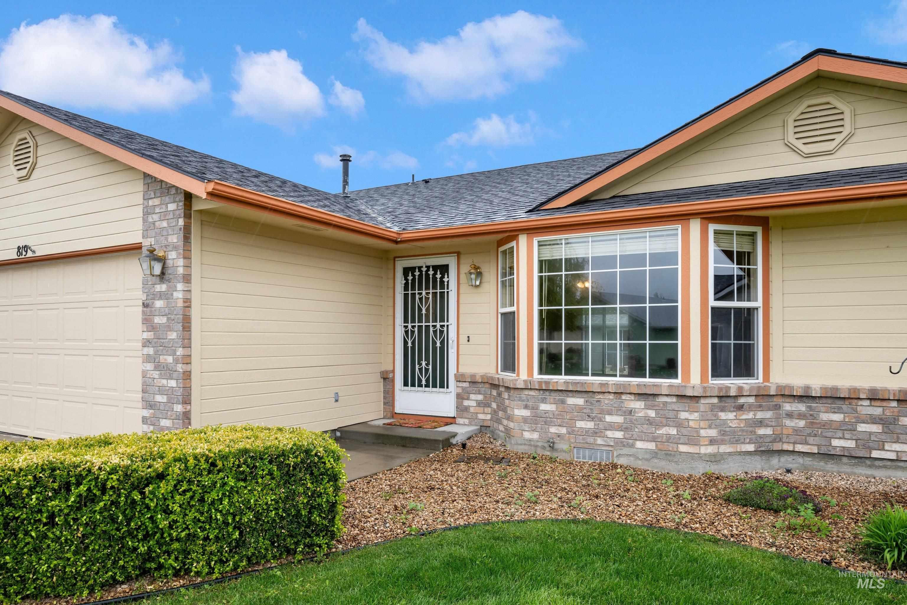 819 N Bristol Street, Nampa, Idaho 83651, 3 Bedrooms, 2 Bathrooms, Residential For Sale, Price $314,000,MLS 98983369