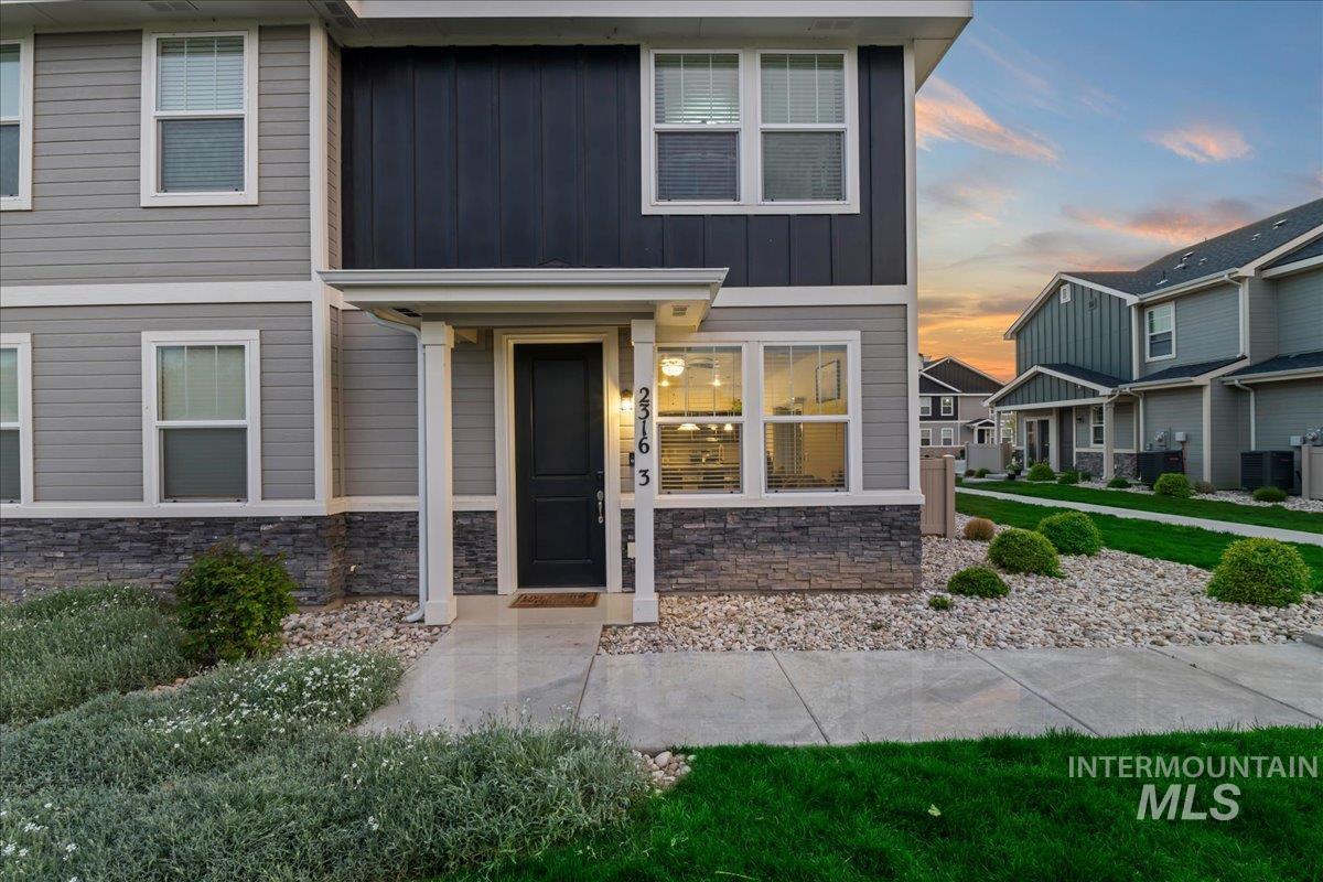 2316 E Spice Loop, Nampa, Idaho 83687, 2 Bedrooms, 2.5 Bathrooms, Residential For Sale, Price $305,000,MLS 98983373