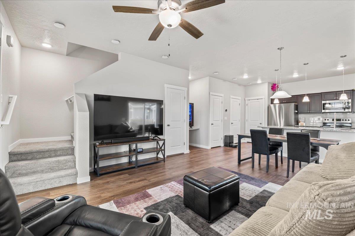 2316 E Spice Loop, Nampa, Idaho 83687, 2 Bedrooms, 2.5 Bathrooms, Residential For Sale, Price $305,000,MLS 98983373