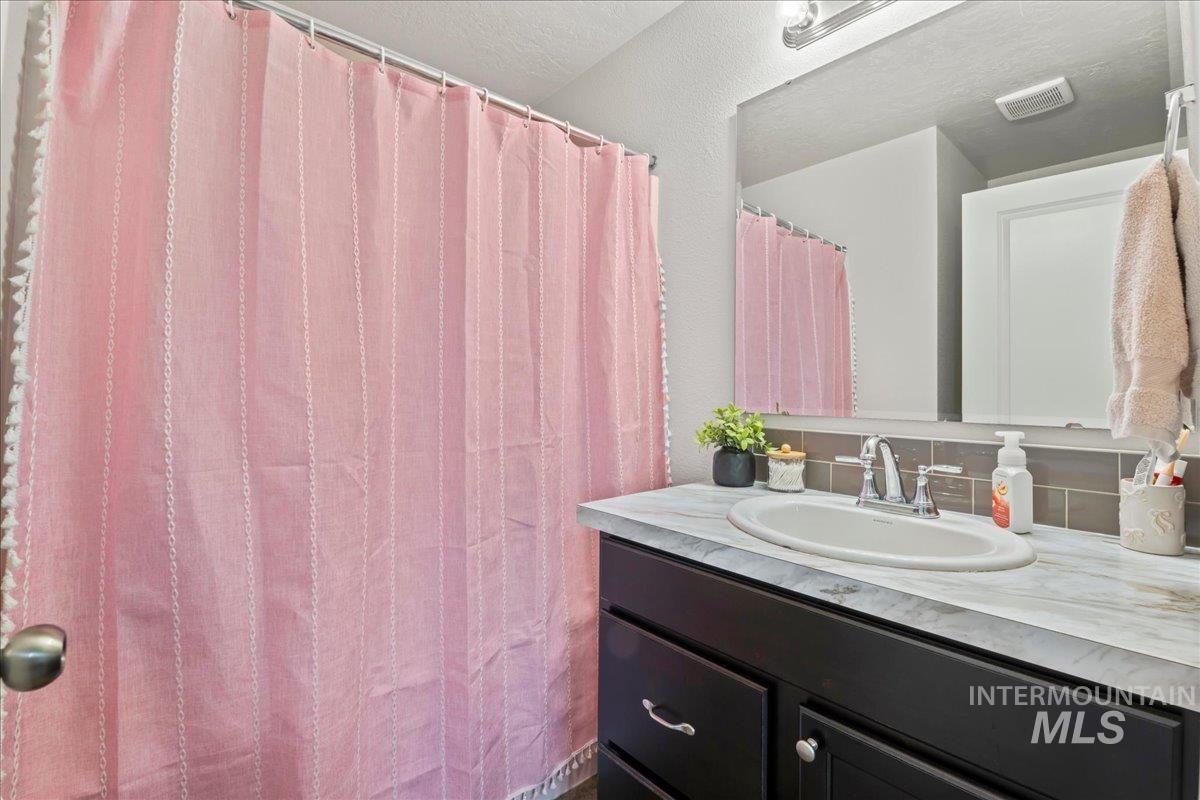 2316 E Spice Loop, Nampa, Idaho 83687, 2 Bedrooms, 2.5 Bathrooms, Residential For Sale, Price $305,000,MLS 98983373