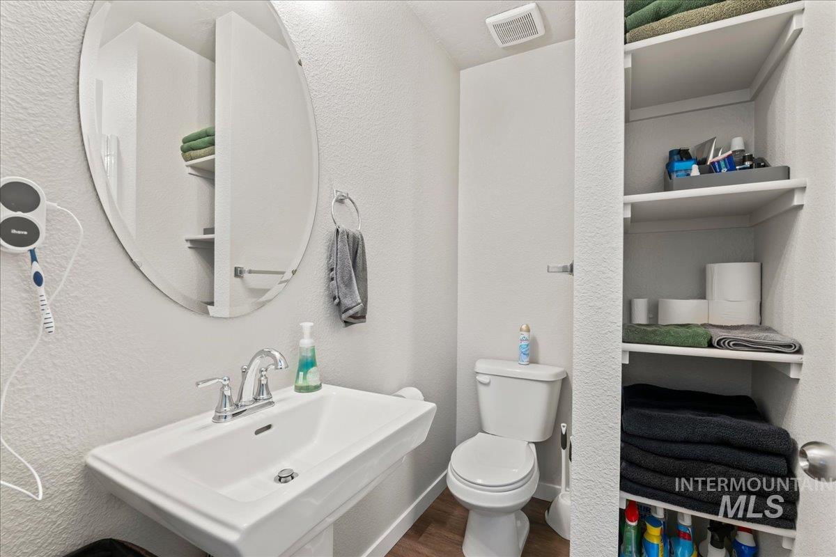 2316 E Spice Loop, Nampa, Idaho 83687, 2 Bedrooms, 2.5 Bathrooms, Residential For Sale, Price $305,000,MLS 98983373