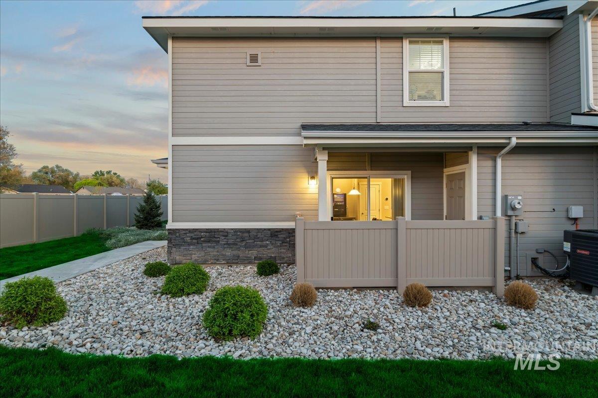 2316 E Spice Loop, Nampa, Idaho 83687, 2 Bedrooms, 2.5 Bathrooms, Residential For Sale, Price $305,000,MLS 98983373