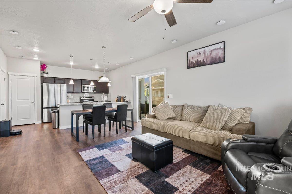 2316 E Spice Loop, Nampa, Idaho 83687, 2 Bedrooms, 2.5 Bathrooms, Residential For Sale, Price $305,000,MLS 98983373