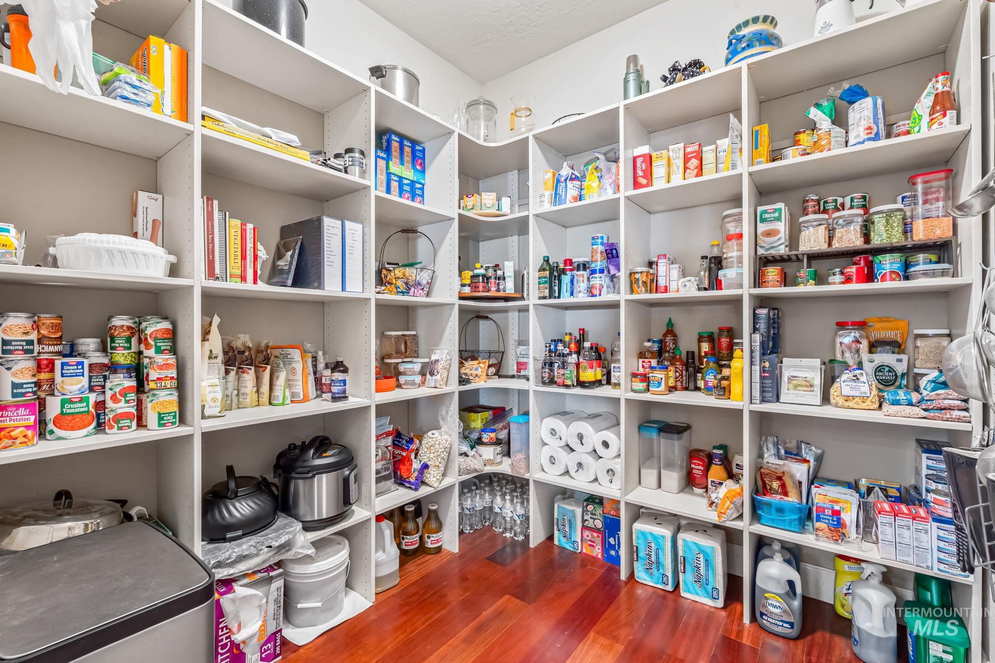 2813 S Bayhill Ct, Nampa, Idaho 83686, 3 Bedrooms, 3 Bathrooms, Residential For Sale, Price $647,770, 98983374