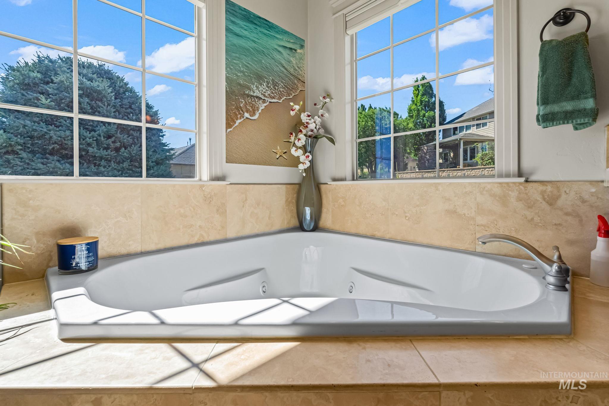 2813 S Bayhill Ct, Nampa, Idaho 83686, 3 Bedrooms, 3 Bathrooms, Residential For Sale, Price $647,770, 98983374