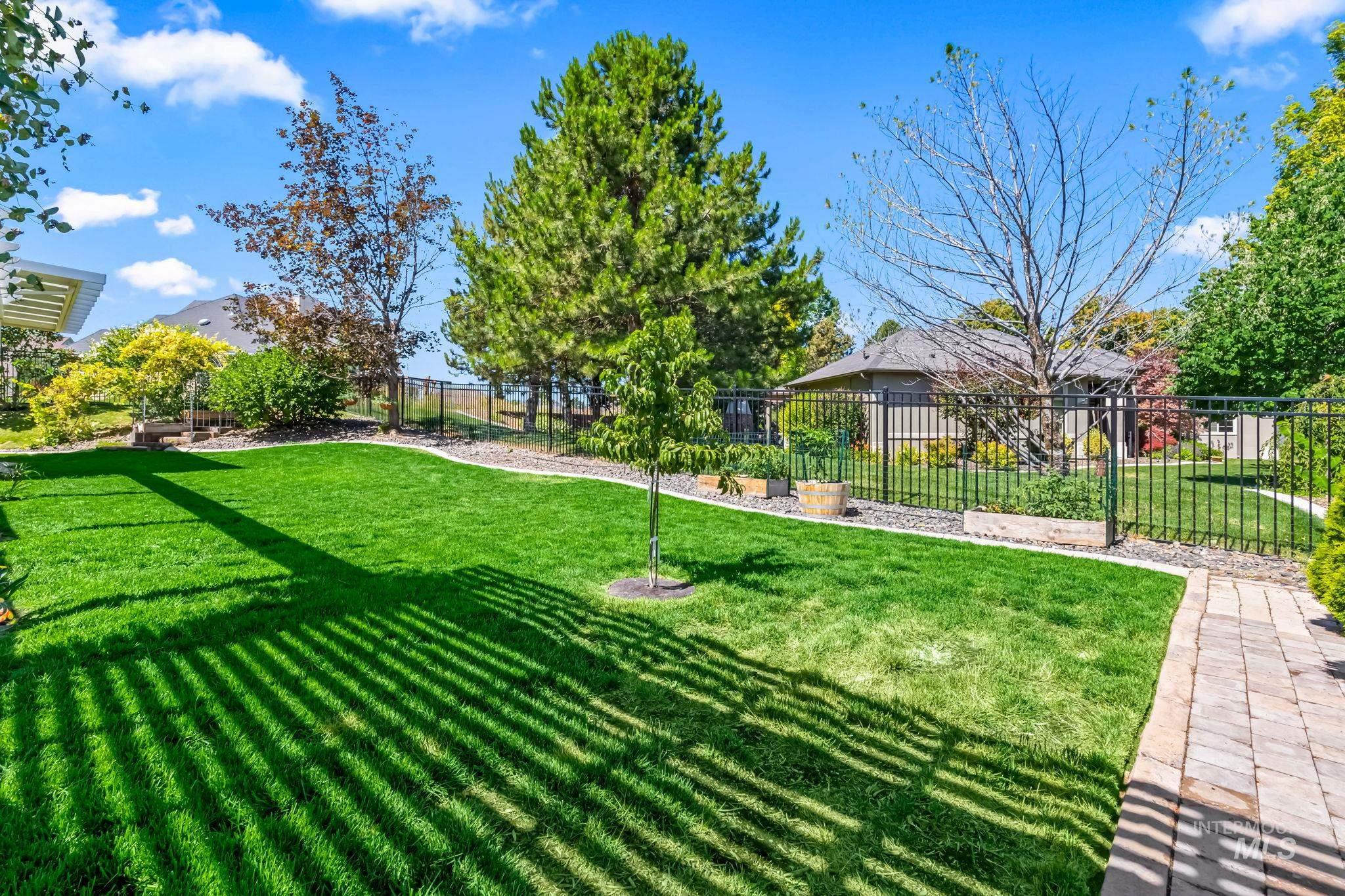 2813 S Bayhill Ct, Nampa, Idaho 83686, 3 Bedrooms, 3 Bathrooms, Residential For Sale, Price $647,770, 98983374