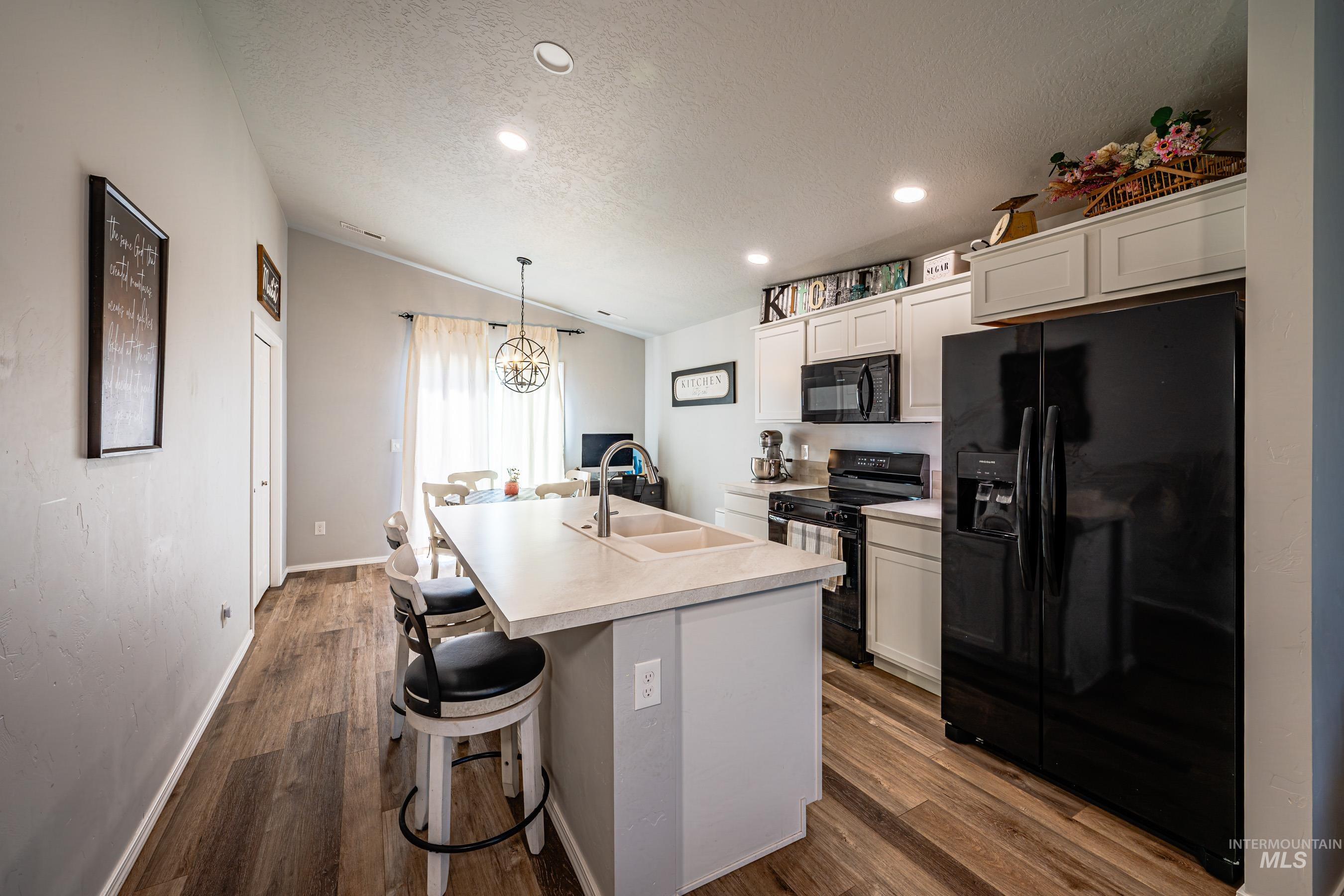 19641 Alleghenny Way, Caldwell, Idaho 83605, 3 Bedrooms, 2 Bathrooms, Residential For Sale, Price $355,000,MLS 98983375