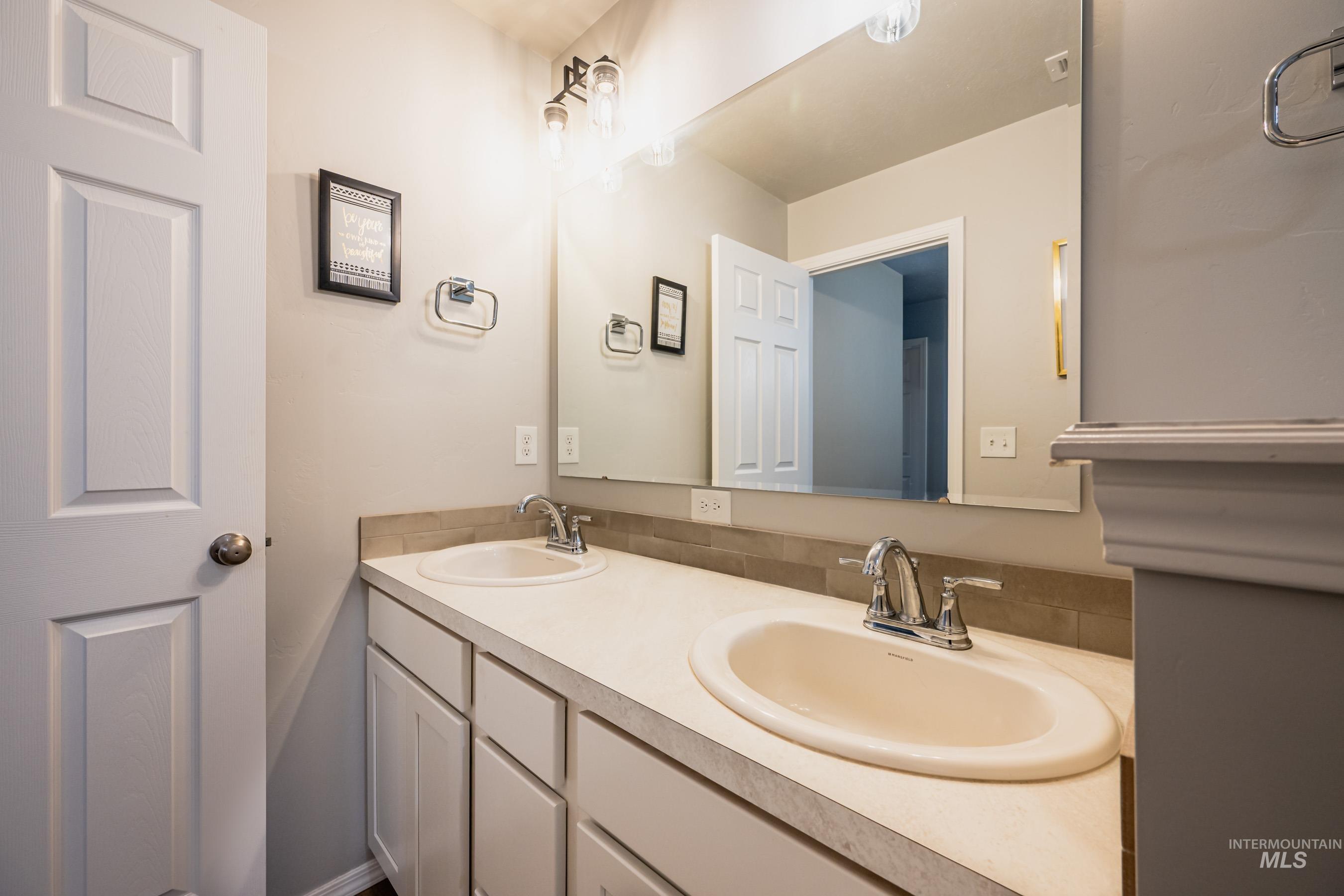 19641 Alleghenny Way, Caldwell, Idaho 83605, 3 Bedrooms, 2 Bathrooms, Residential For Sale, Price $355,000,MLS 98983375