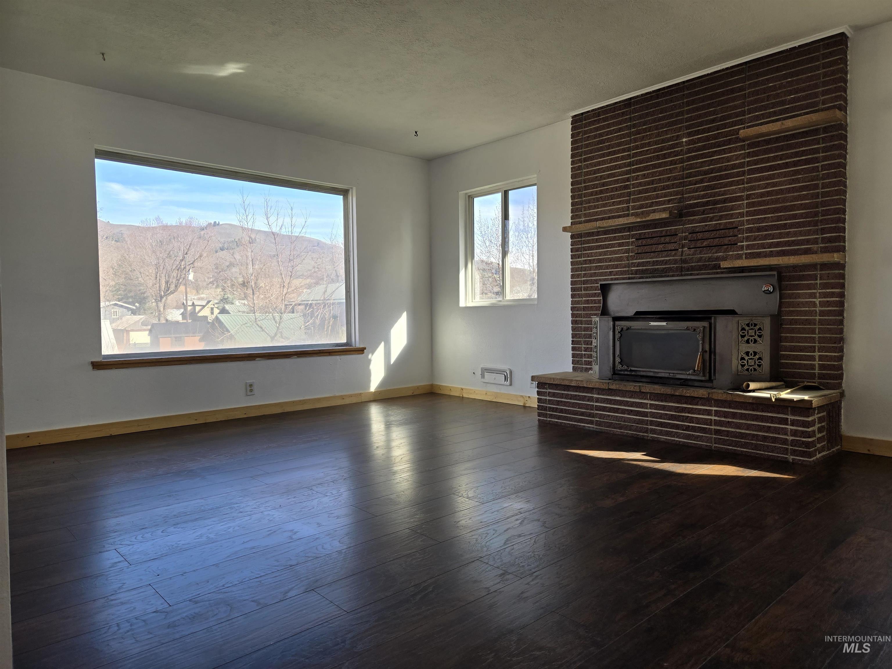 106 N Galena St, Council, Idaho 83612, 2 Bedrooms, 1.5 Bathrooms, Residential For Sale, Price $275,000,MLS 98983377