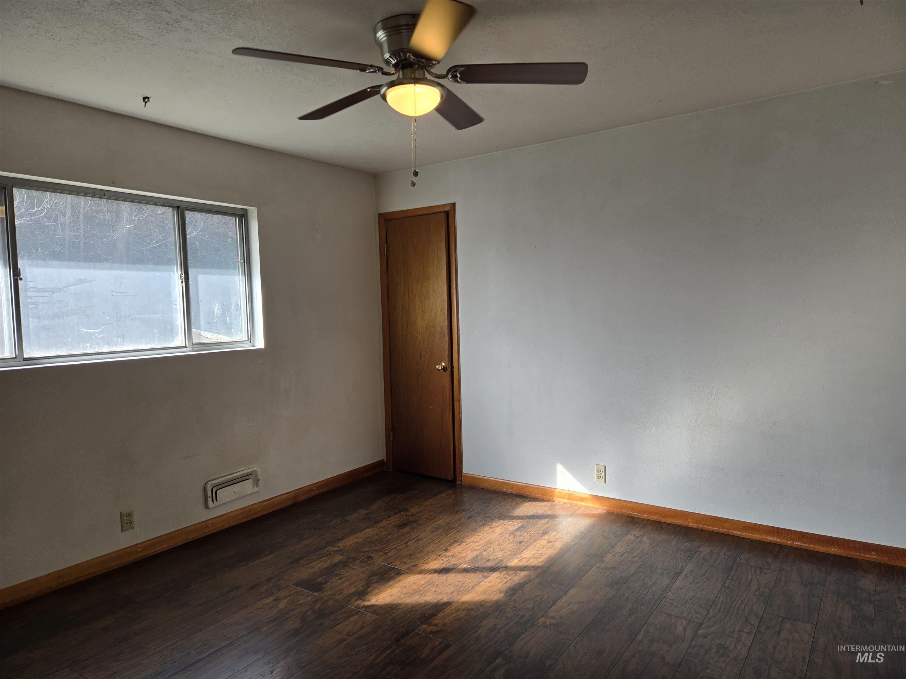 106 N Galena St, Council, Idaho 83612, 2 Bedrooms, 1.5 Bathrooms, Residential For Sale, Price $275,000,MLS 98983377