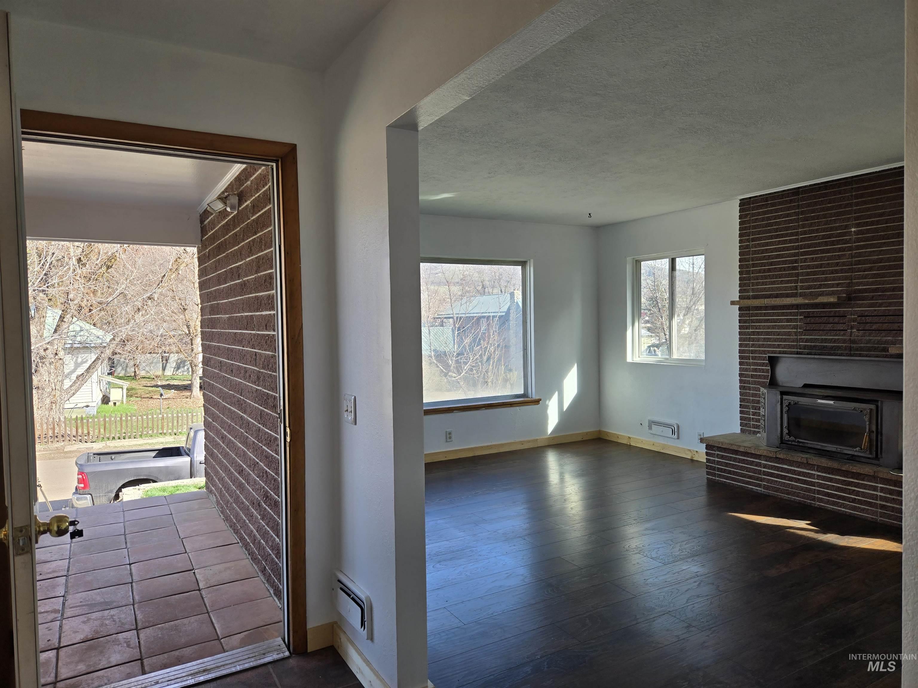 106 N Galena St, Council, Idaho 83612, 2 Bedrooms, 1.5 Bathrooms, Residential For Sale, Price $275,000,MLS 98983377