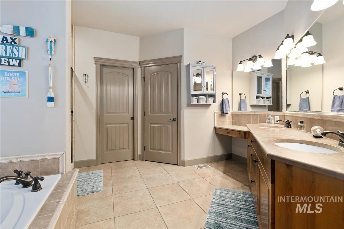 715 E Joshua Tree Dr, Meridian, Idaho 83646, 4 Bedrooms, 3 Bathrooms, Residential For Sale, Price $692,990, 98983380