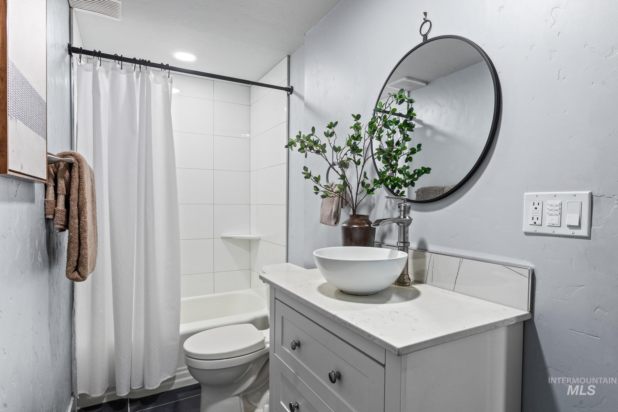 2043 S Leadville, Boise, Idaho 83706, 3 Bedrooms, 1 Bathroom, Residential For Sale, Price $474,900, 98983383