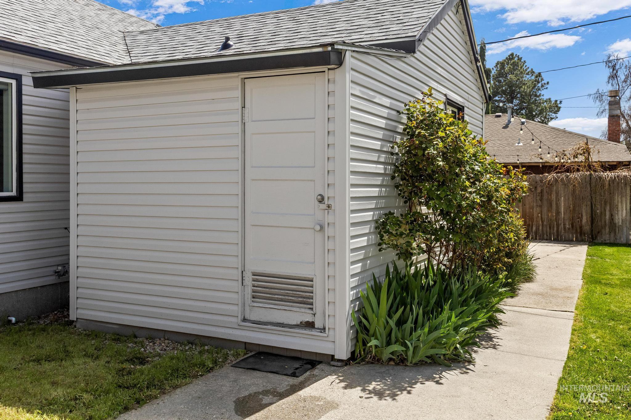 2043 S Leadville, Boise, Idaho 83706, 3 Bedrooms, 1 Bathroom, Residential For Sale, Price $474,900, 98983383