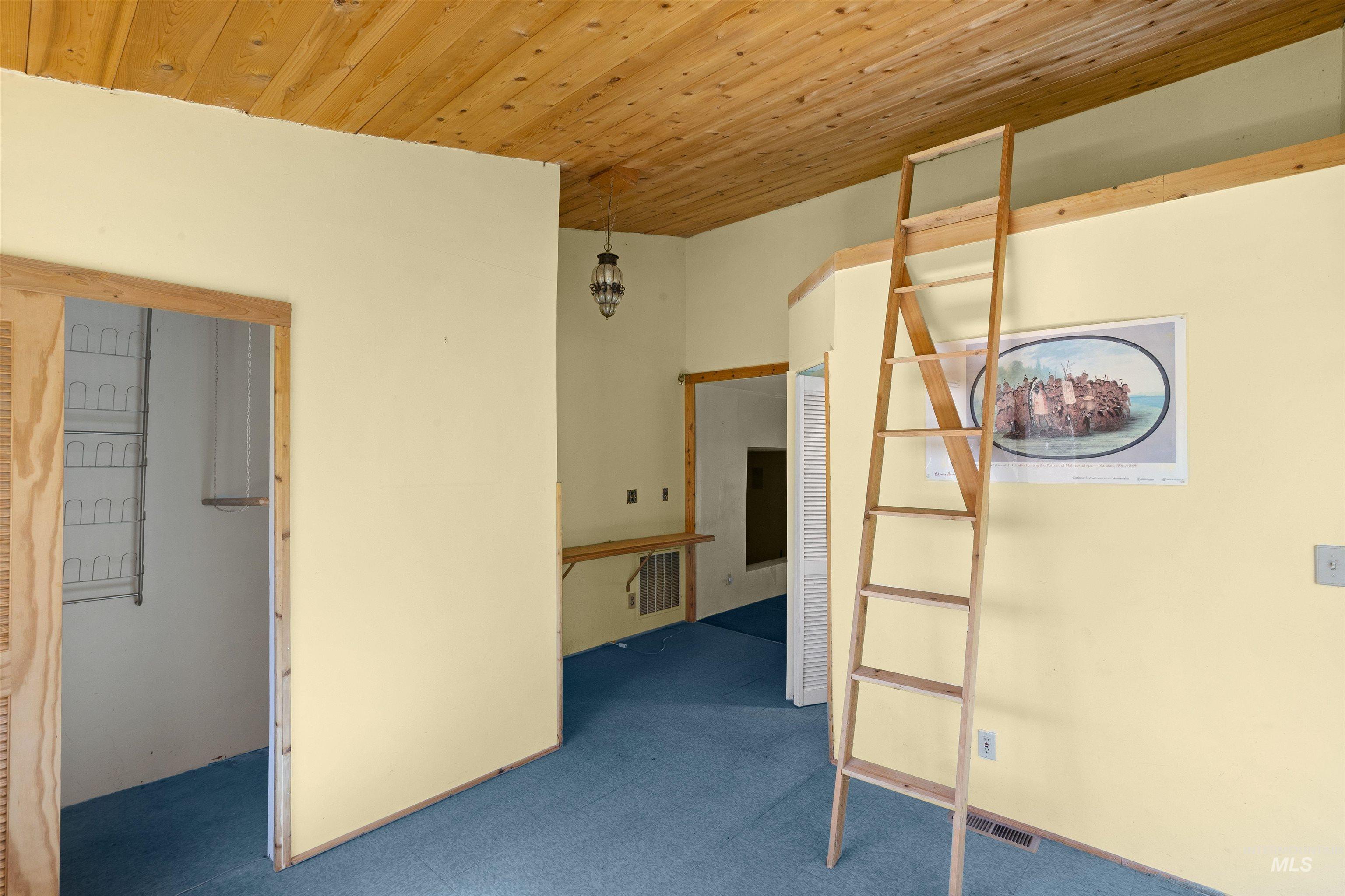 19437 Railroad Ave, Lenore, Idaho 83541, 1 Bedroom, 1 Bathroom, Residential For Sale, Price $299,000,MLS 98983391