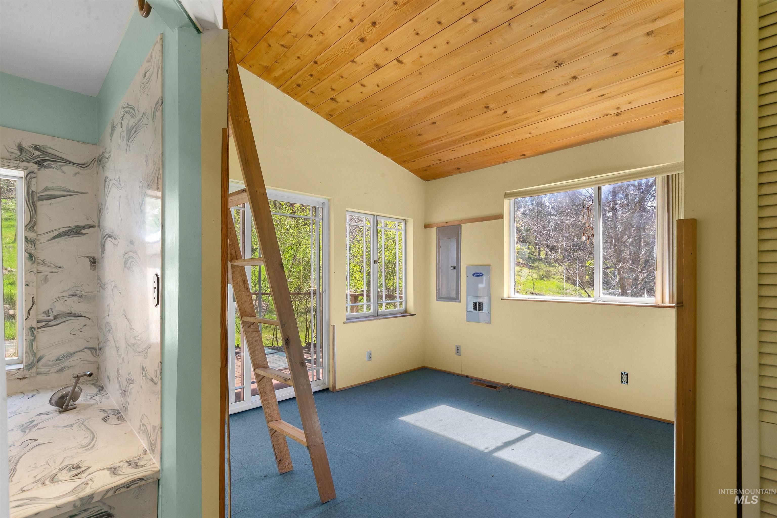 19437 Railroad Ave, Lenore, Idaho 83541, 1 Bedroom, 1 Bathroom, Residential For Sale, Price $299,000,MLS 98983391