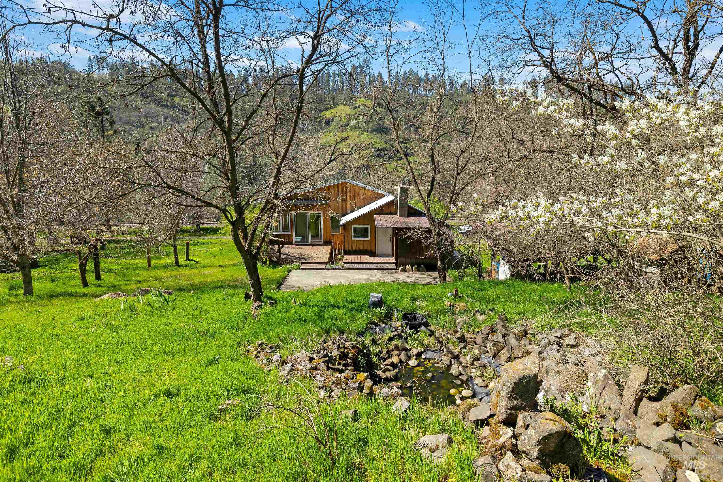 19437 Railroad Ave, Lenore, Idaho 83541, 1 Bedroom, 1 Bathroom, Residential For Sale, Price $299,000,MLS 98983391