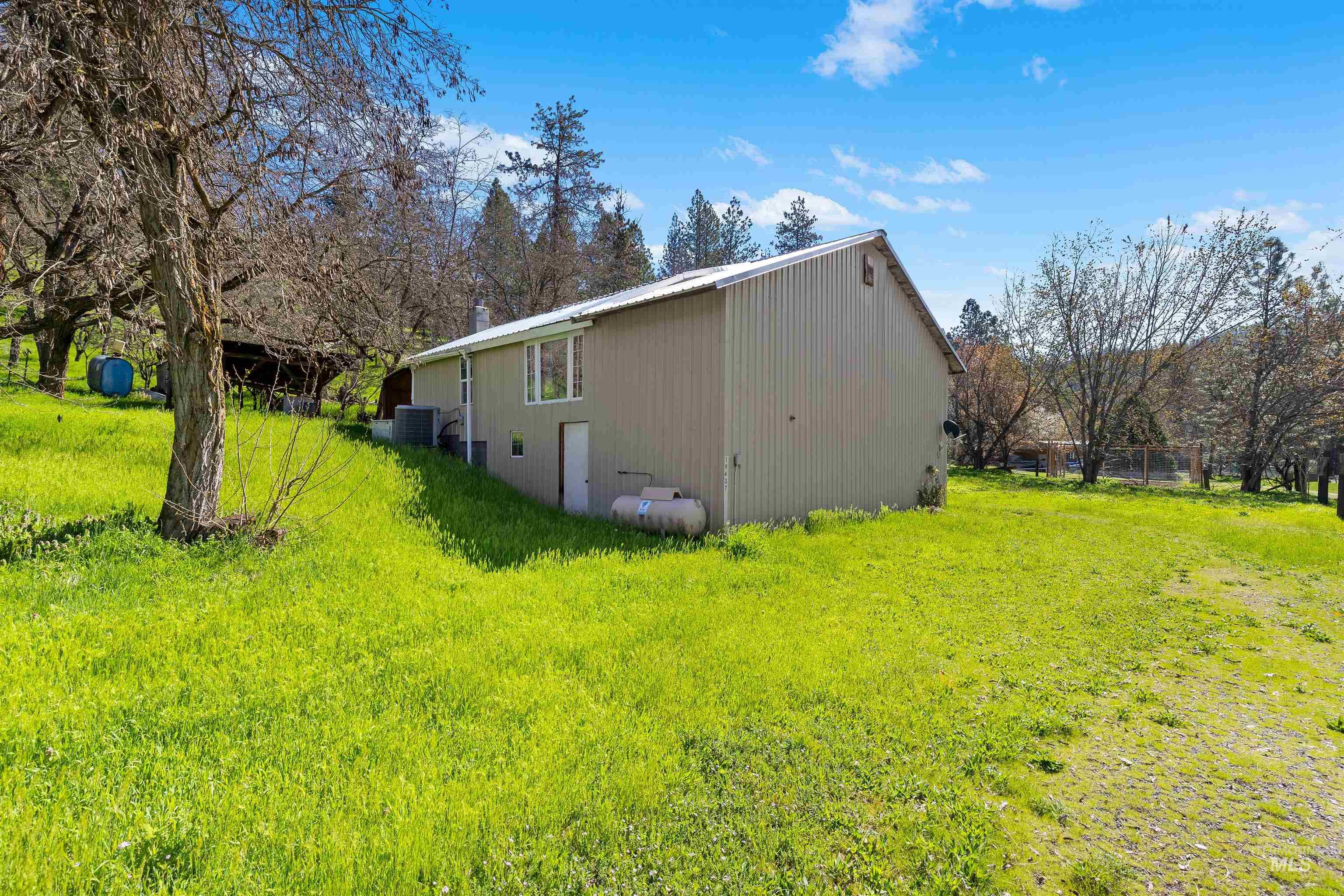 19437 Railroad Ave, Lenore, Idaho 83541, 1 Bedroom, 1 Bathroom, Residential For Sale, Price $299,000,MLS 98983391