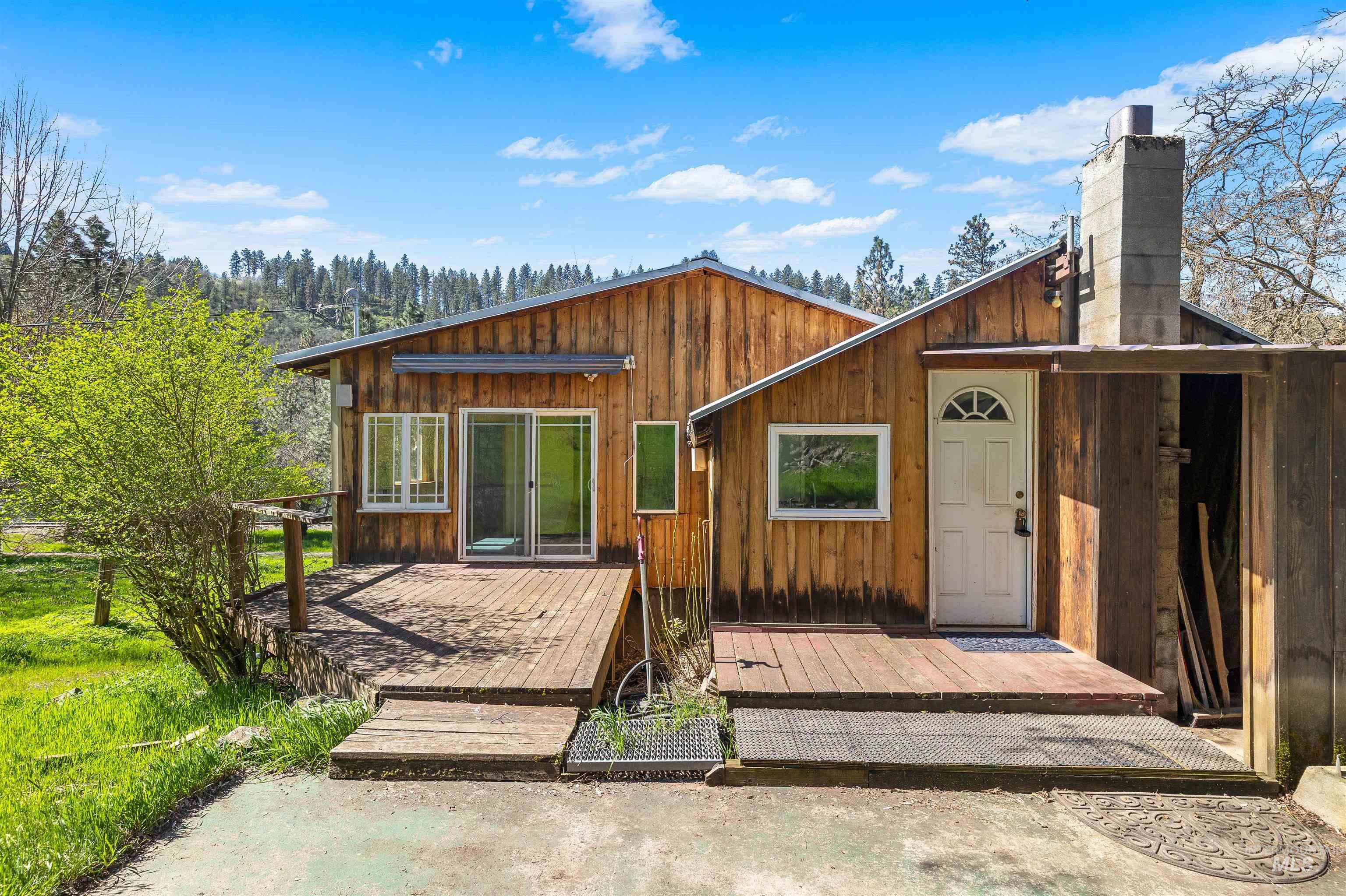 19437 Railroad Ave, Lenore, Idaho 83541, 1 Bedroom, 1 Bathroom, Residential For Sale, Price $299,000,MLS 98983391