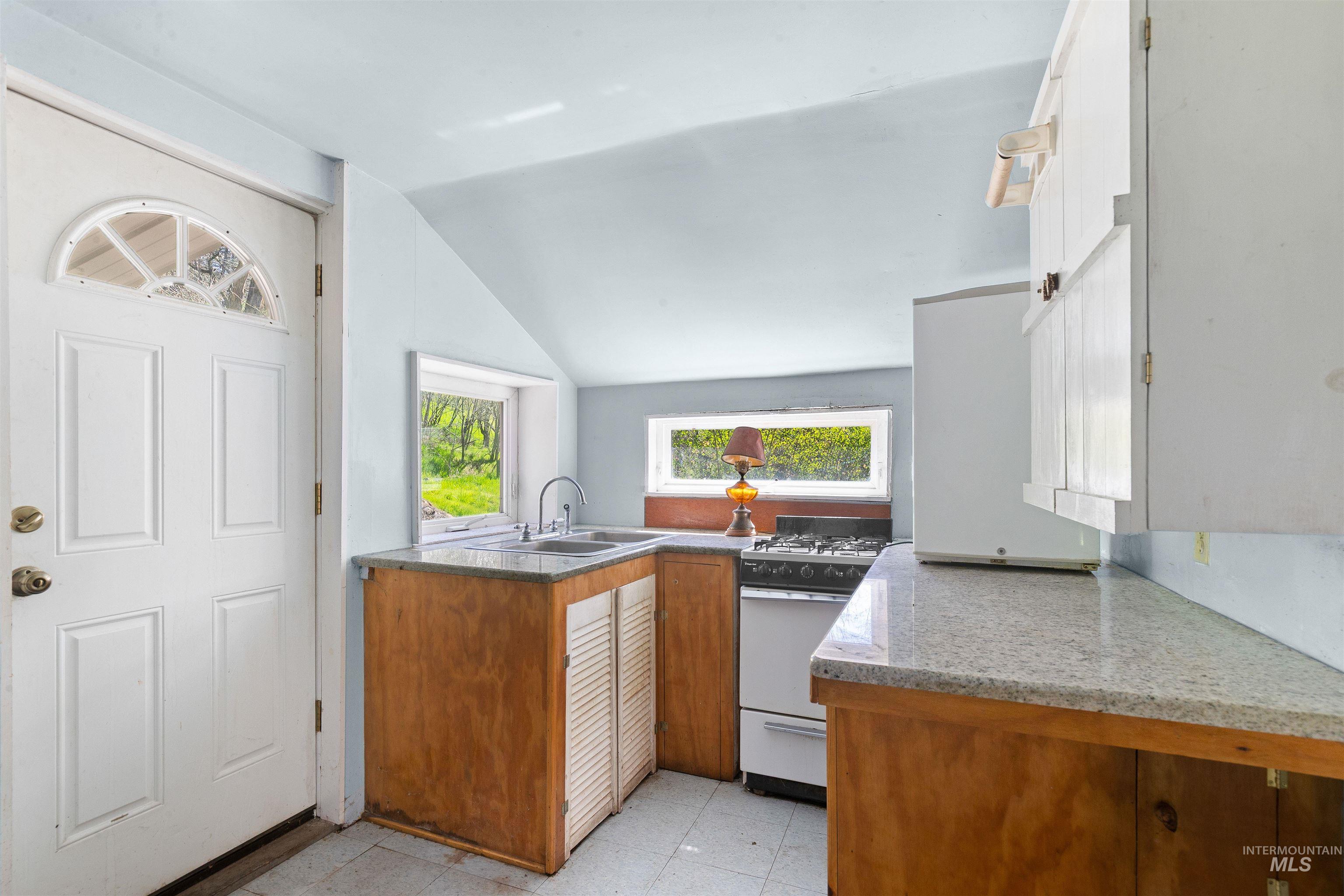 19437 Railroad Ave, Lenore, Idaho 83541, 1 Bedroom, 1 Bathroom, Residential For Sale, Price $299,000,MLS 98983391