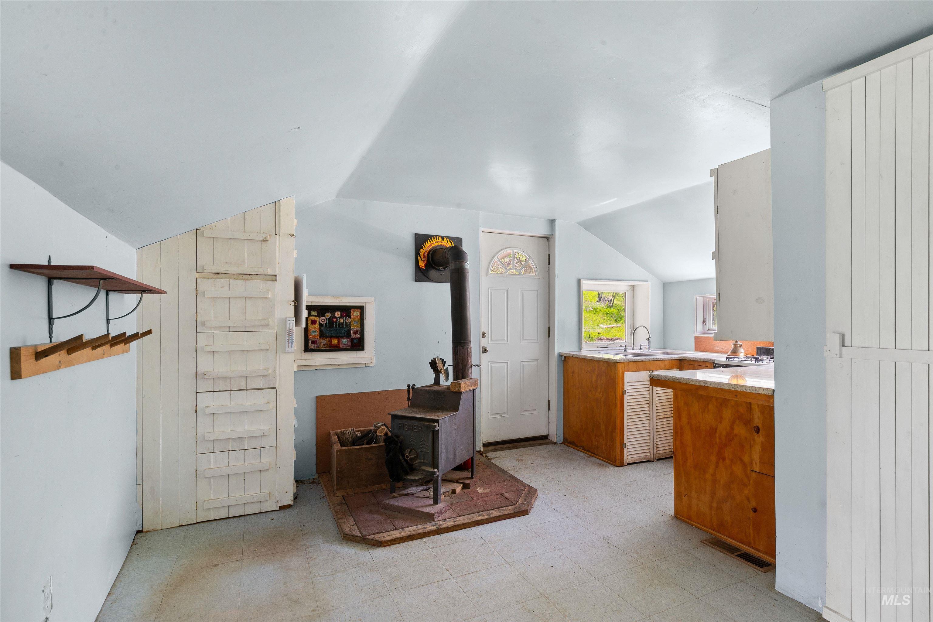 19437 Railroad Ave, Lenore, Idaho 83541, 1 Bedroom, 1 Bathroom, Residential For Sale, Price $299,000,MLS 98983391